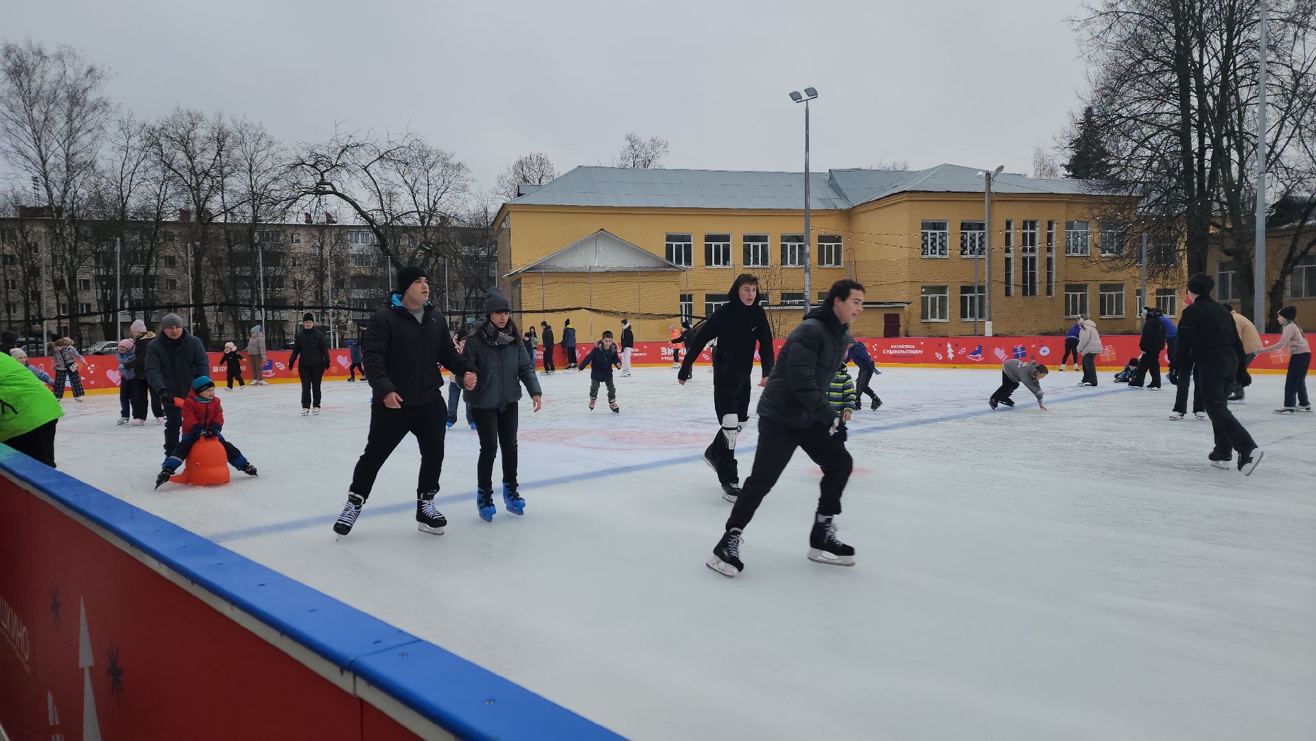 вертикалки, пушкино, первый день зимы, праздник, каток в парке, открытие катка, жители, коньки,