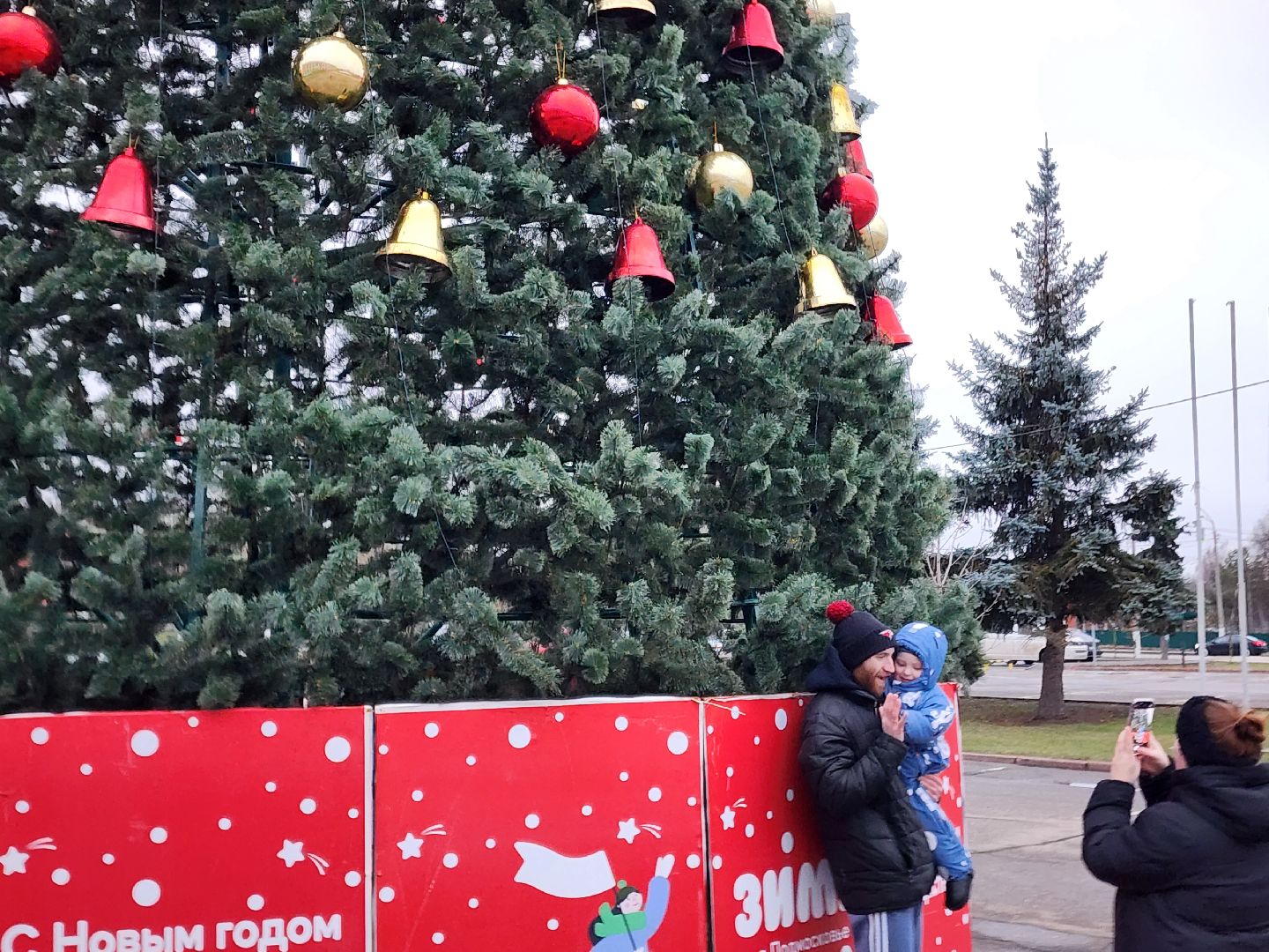 Чехов, Советская площадь, новогодняя елка, встреча с Дедом Морозом, акция Елка желаний, ледовый каток, Зима в Подмосковье, глава округа Михаил Собакин, вертикалки,