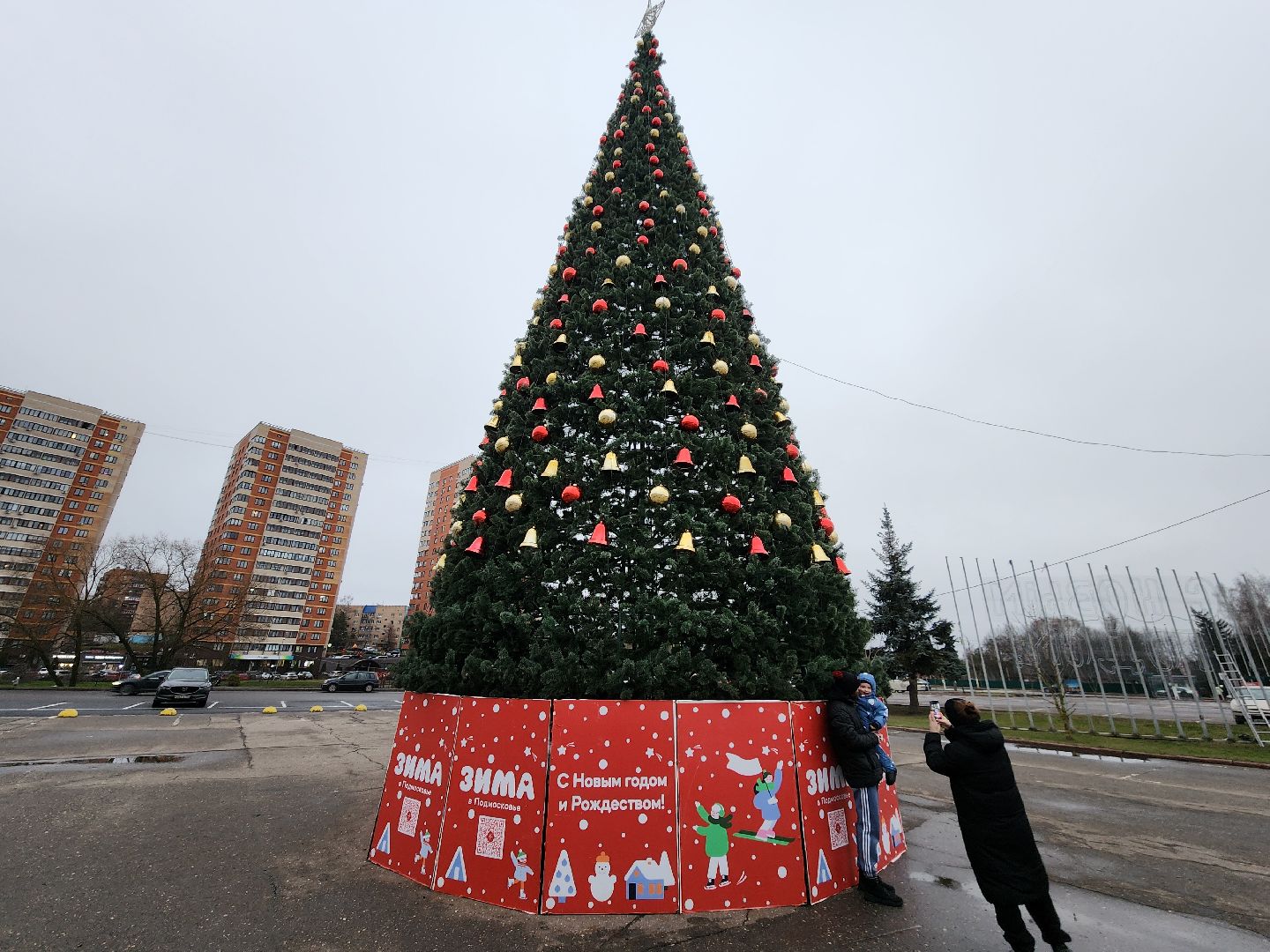 Чехов, Советская площадь, новогодняя елка, встреча с Дедом Морозом, акция Елка желаний, ледовый каток, Зима в Подмосковье, глава округа Михаил Собакин, вертикалки,