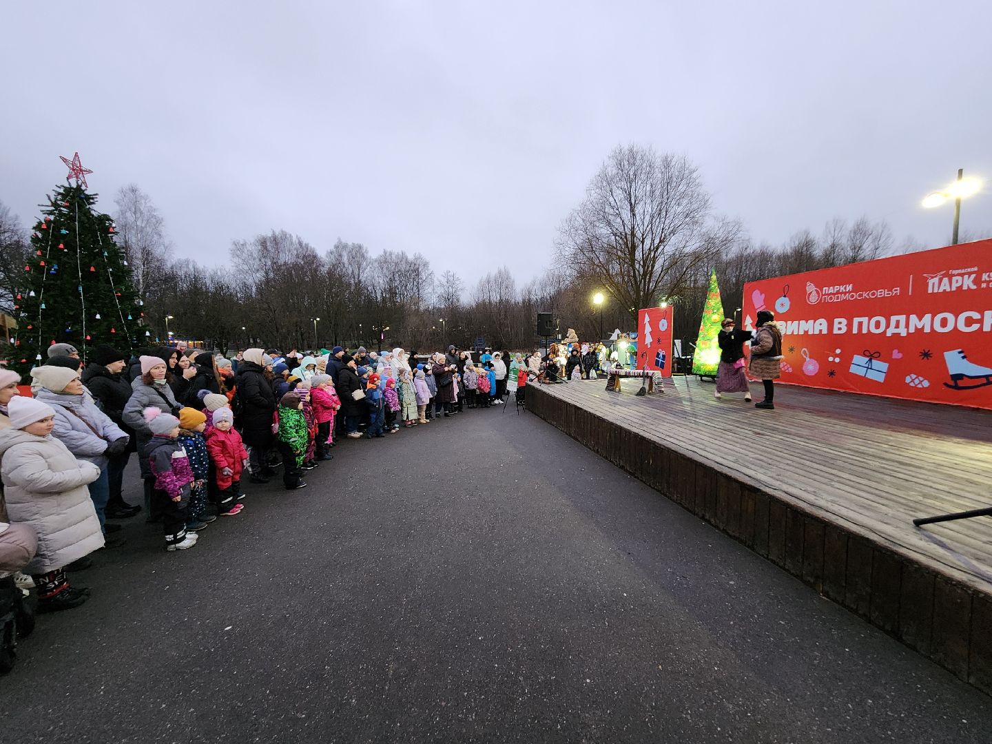 Чехов, парк культуры и отдыха, проект Зима в Подмосковье, открытие нового зимнего сезона, мероприятие Парк зажигает огни, народные гуляния и забавы, праздничная программа, анимация, новогодняя елка, зима в подмосковье, вертикалки,
