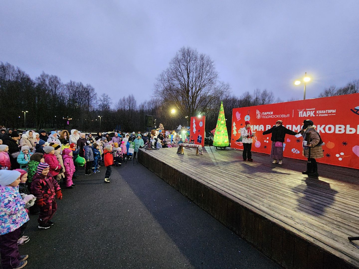 Чехов, парк культуры и отдыха, проект Зима в Подмосковье, открытие нового зимнего сезона, мероприятие Парк зажигает огни, народные гуляния и забавы, праздничная программа, анимация, новогодняя елка, зима в подмосковье, вертикалки,