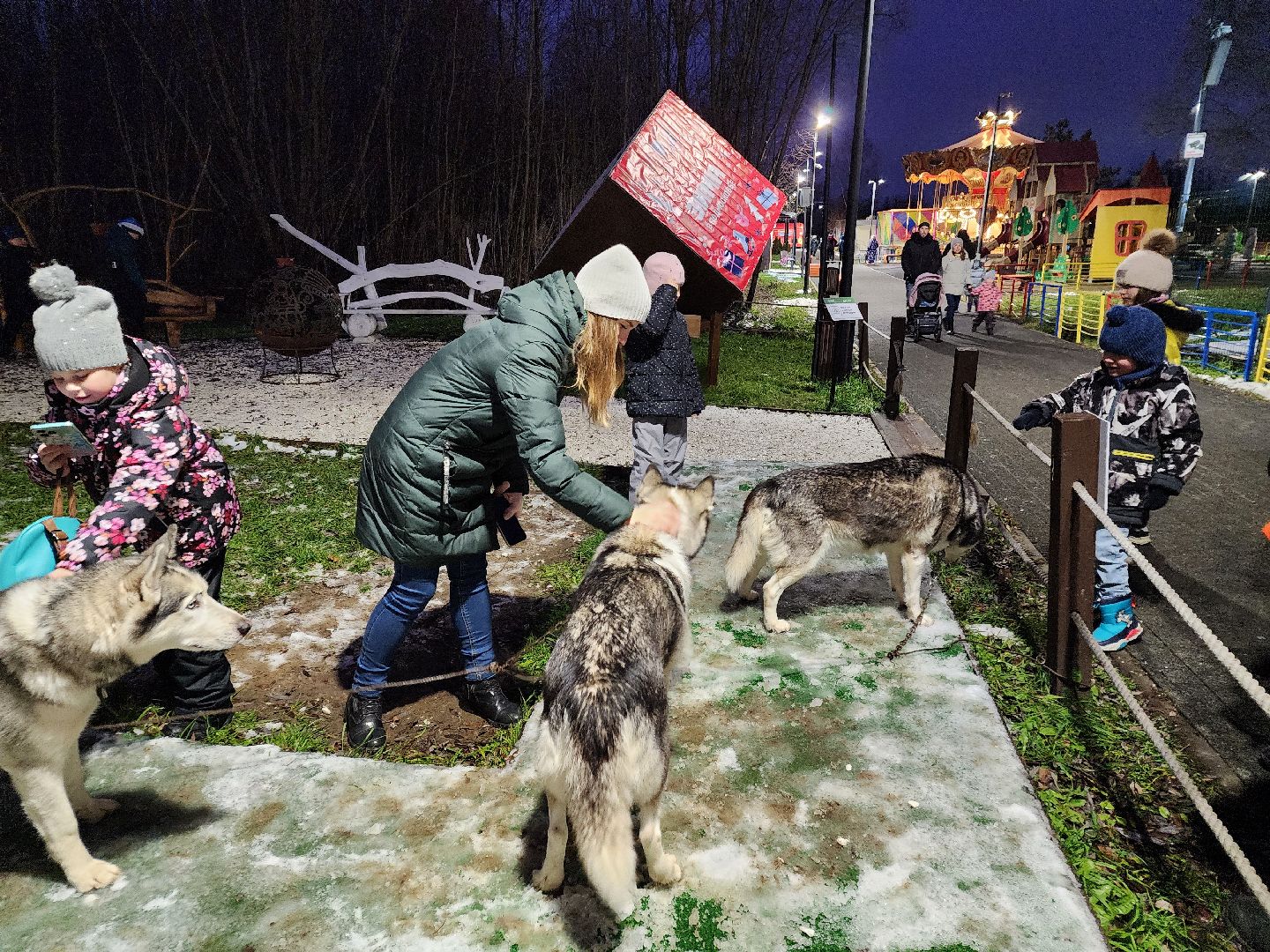 Чехов, парк культуры и отдыха, проект Зима в Подмосковье, открытие нового зимнего сезона, мероприятие Парк зажигает огни, народные гуляния и забавы, праздничная программа, анимация, новогодняя елка, зима в подмосковье, вертикалки,