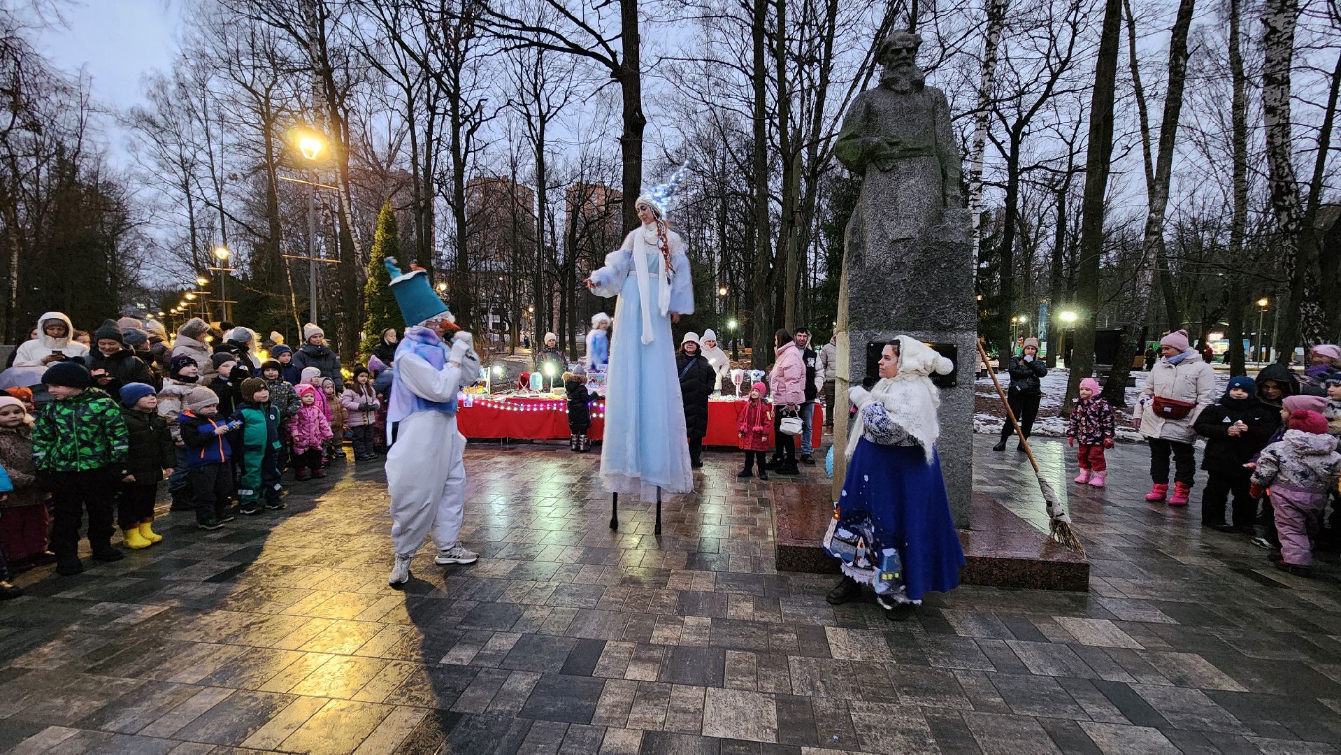 Химки, Вертикалки, зима в парках, зима в подмосковье, Уличный спектакль,