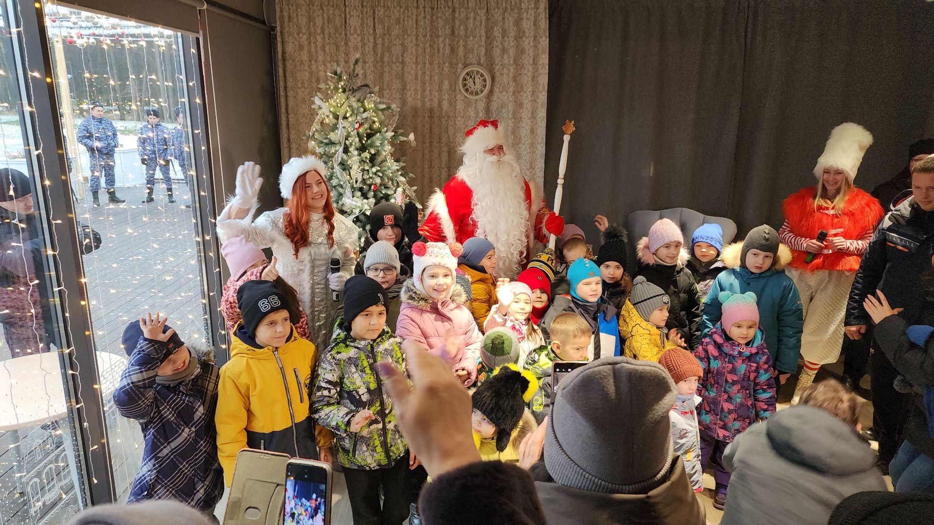 вертикалка, вертикальное видео, электросталь, зимний сезон, зима 2024-2025, дед мороз, дед мороз и снегурочка, открытие зимнего сезона,