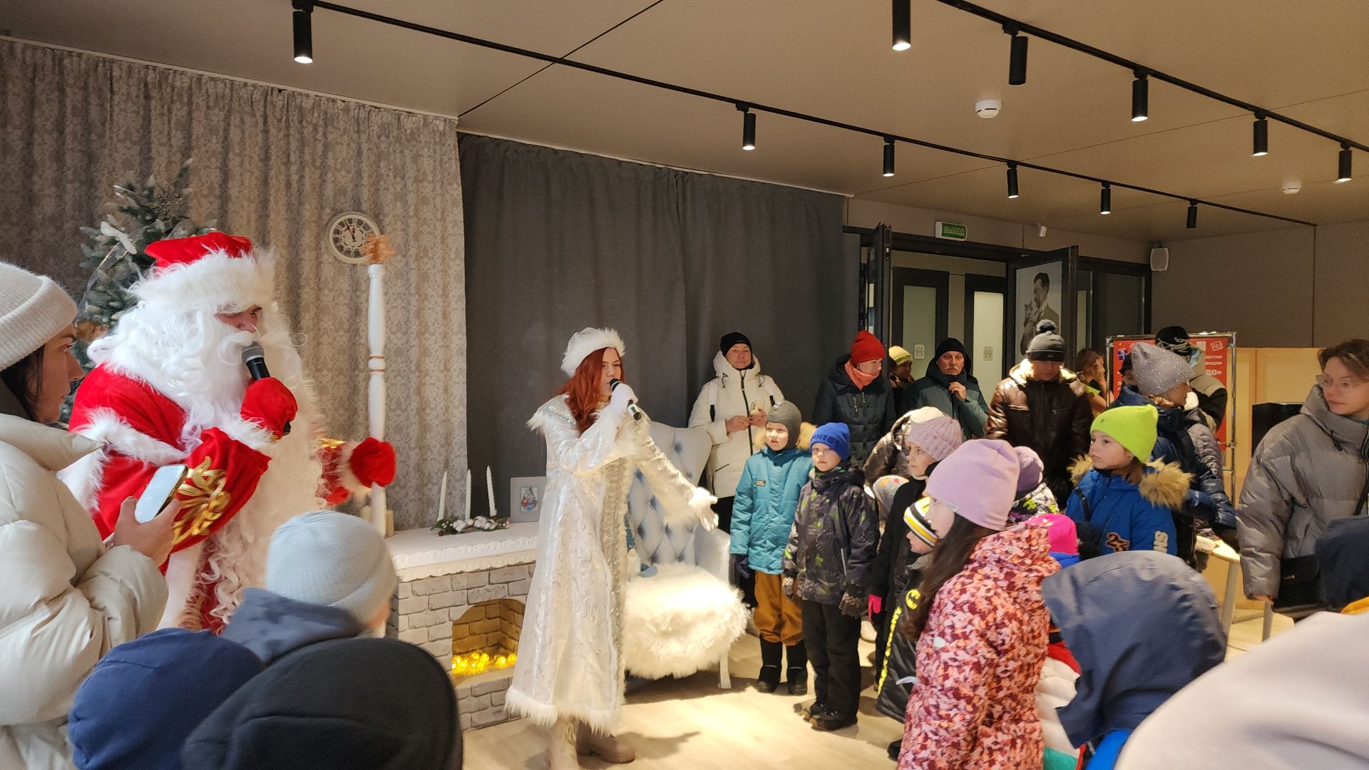 вертикалка, вертикальное видео, электросталь, зимний сезон, зима 2024-2025, дед мороз, дед мороз и снегурочка, открытие зимнего сезона,