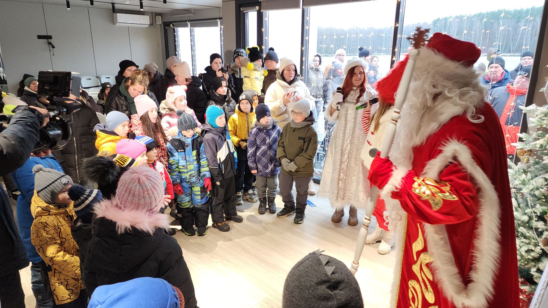 вертикалка, вертикальное видео, электросталь, зимний сезон, зима 2024-2025, дед мороз, дед мороз и снегурочка, открытие зимнего сезона,