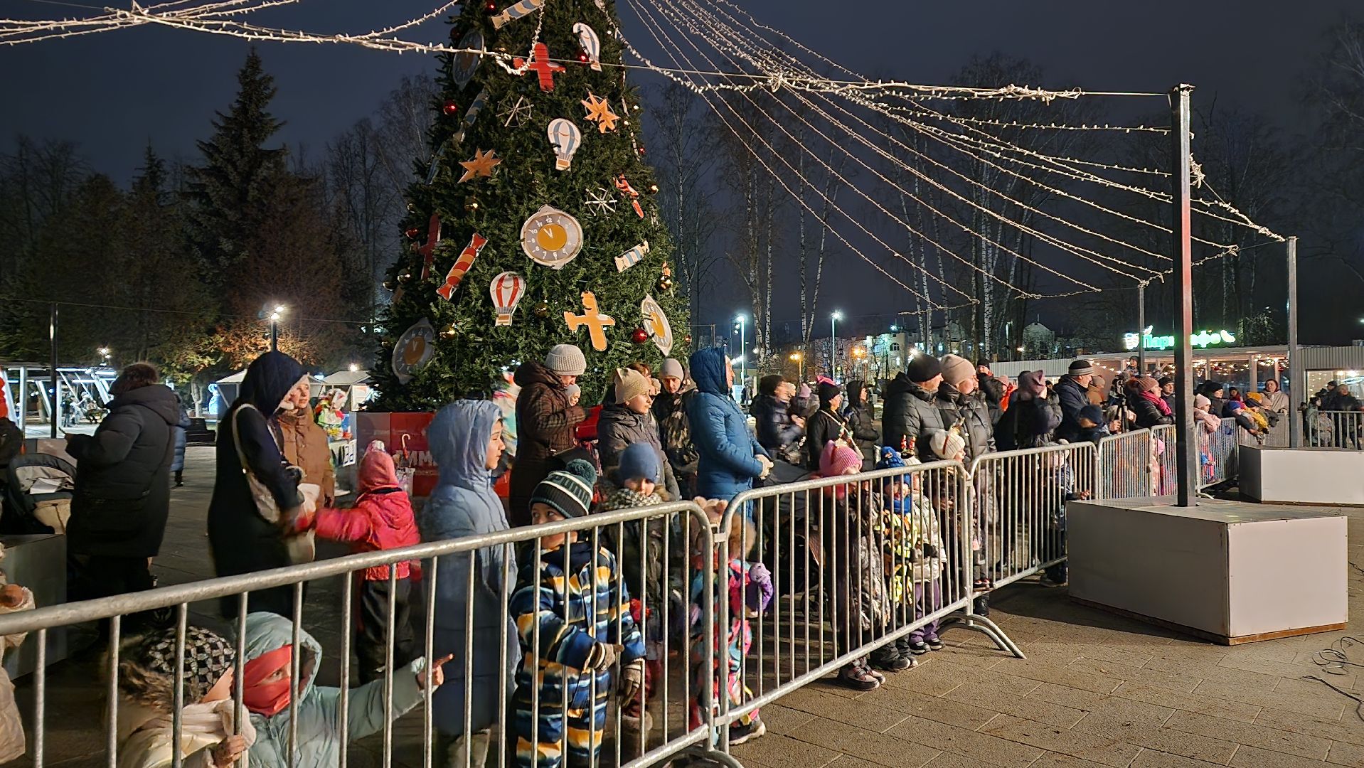 вертикалки, пушкино, центральный парк, зима в подмосковье, концерт, шоу, зрители, театр,