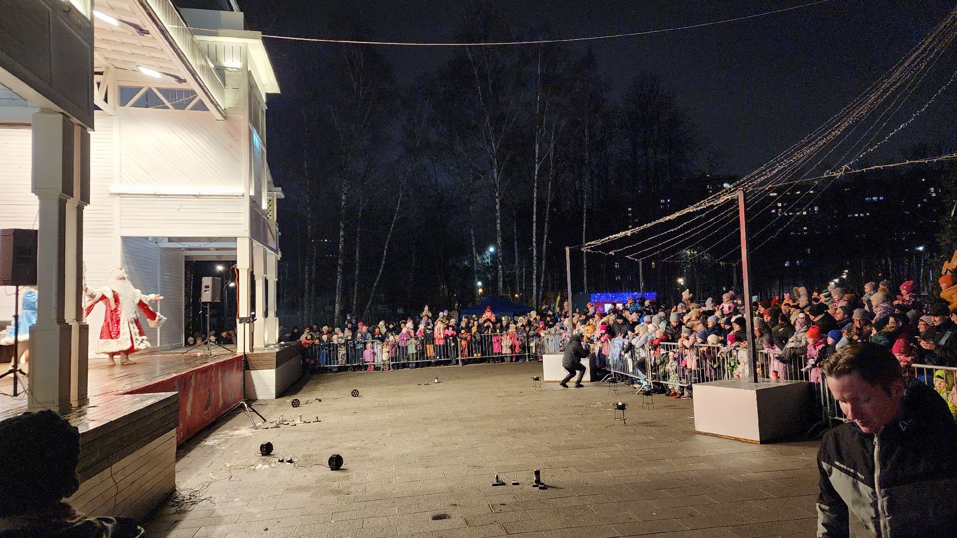 вертикалки, пушкино, дед мороз, новогодняя елка, дети, зажжение елки, зажжение огней на елке,