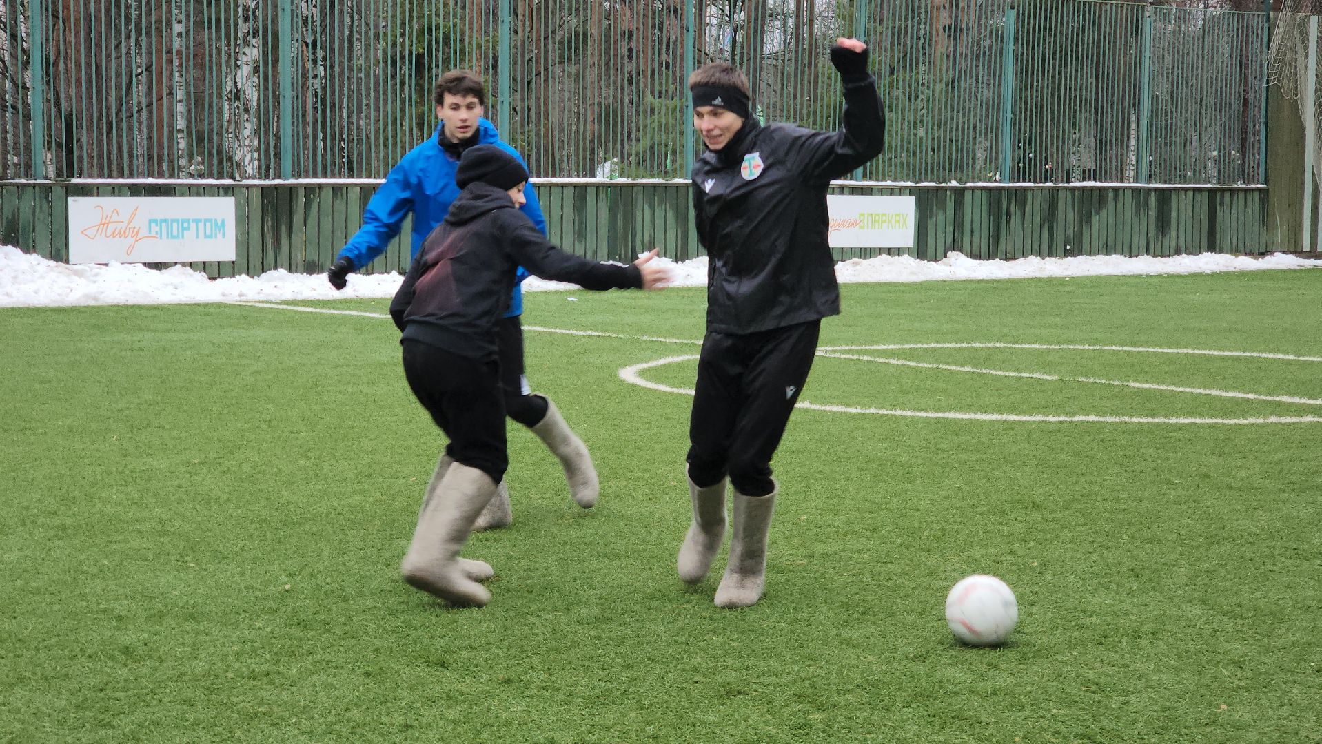 красногорск, зима в подмосковье, футбол в валенках, детский городок сказочный,