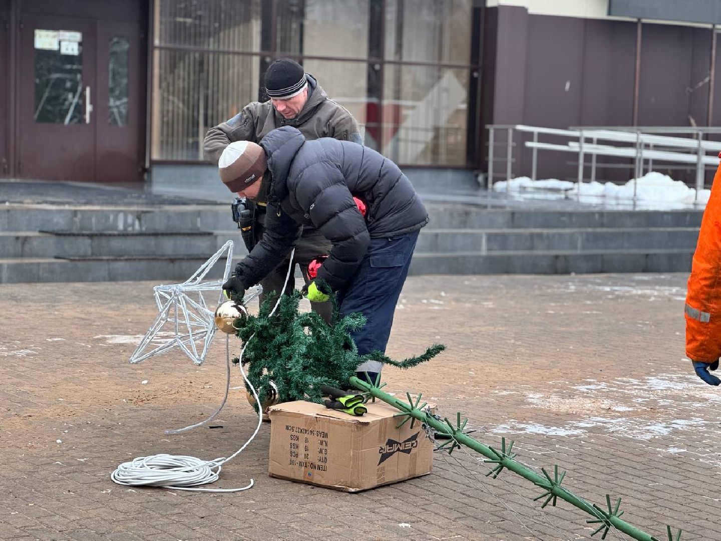 центральная площадь, городской округ восход, установка елки, вертикалки,