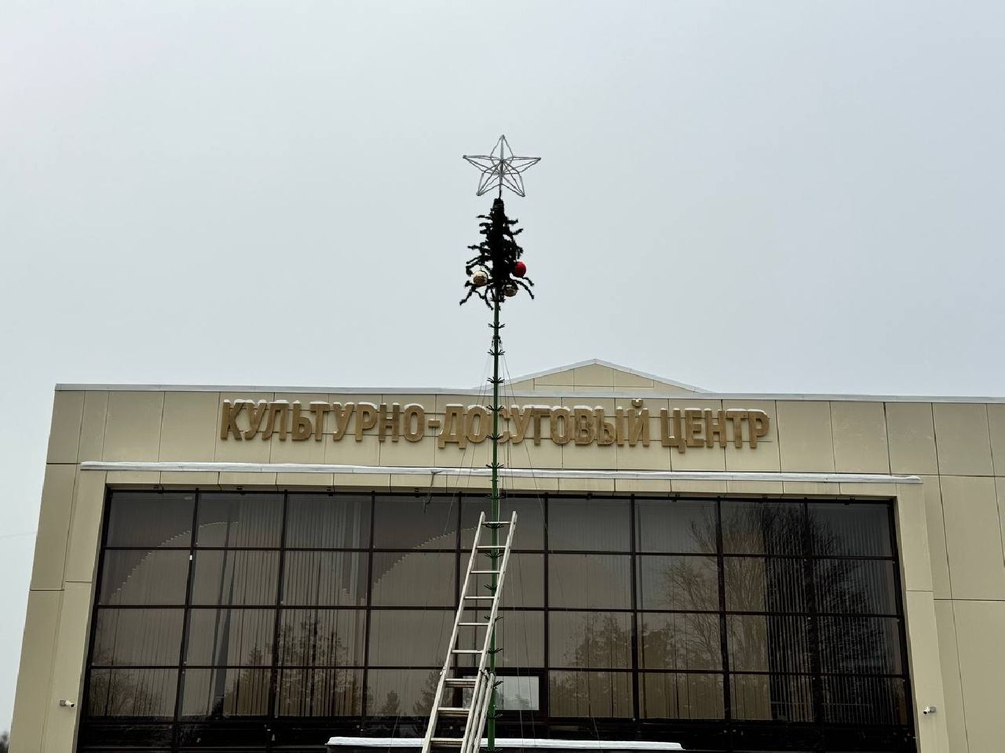 центральная площадь, городской округ восход, установка елки, вертикалки,