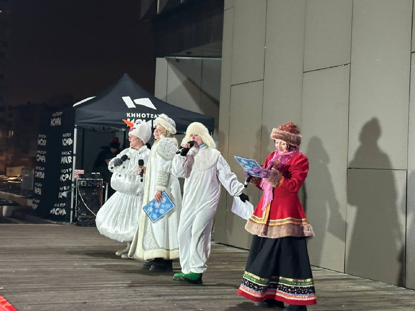 зима в подмомсковье, парад дедов морозов, Акция зажги елку, Кинотеатра искра, главная елка,