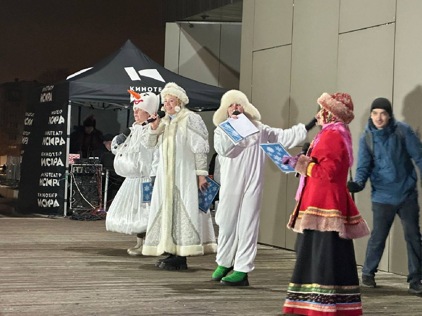 зима в подмомсковье, парад дедов морозов, Акция зажги елку, Кинотеатра искра, главная елка,