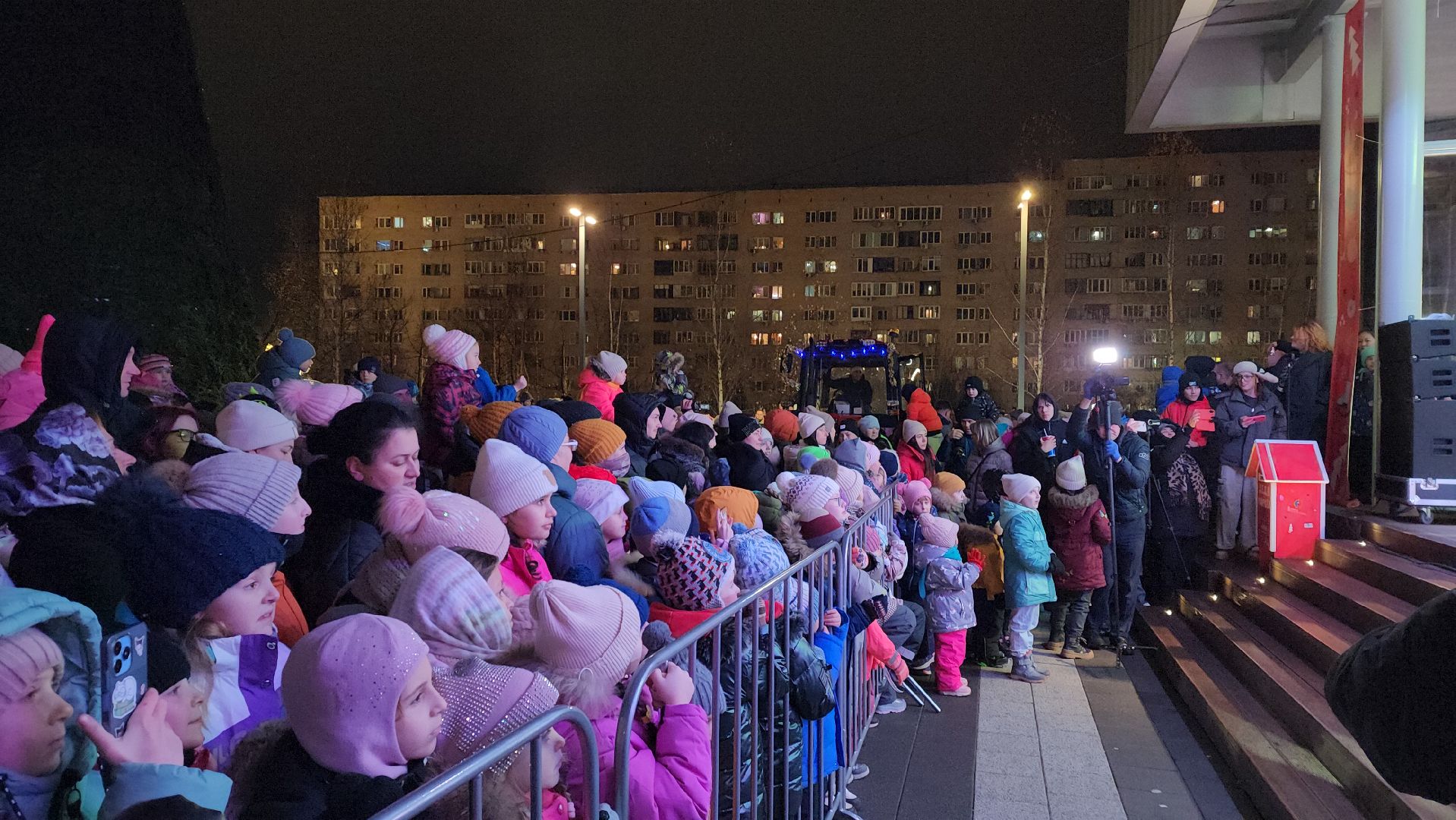 Зима, дед мороз и снегурочка, Лобня, Елка, Зима в Подмосковье, вертикалки,