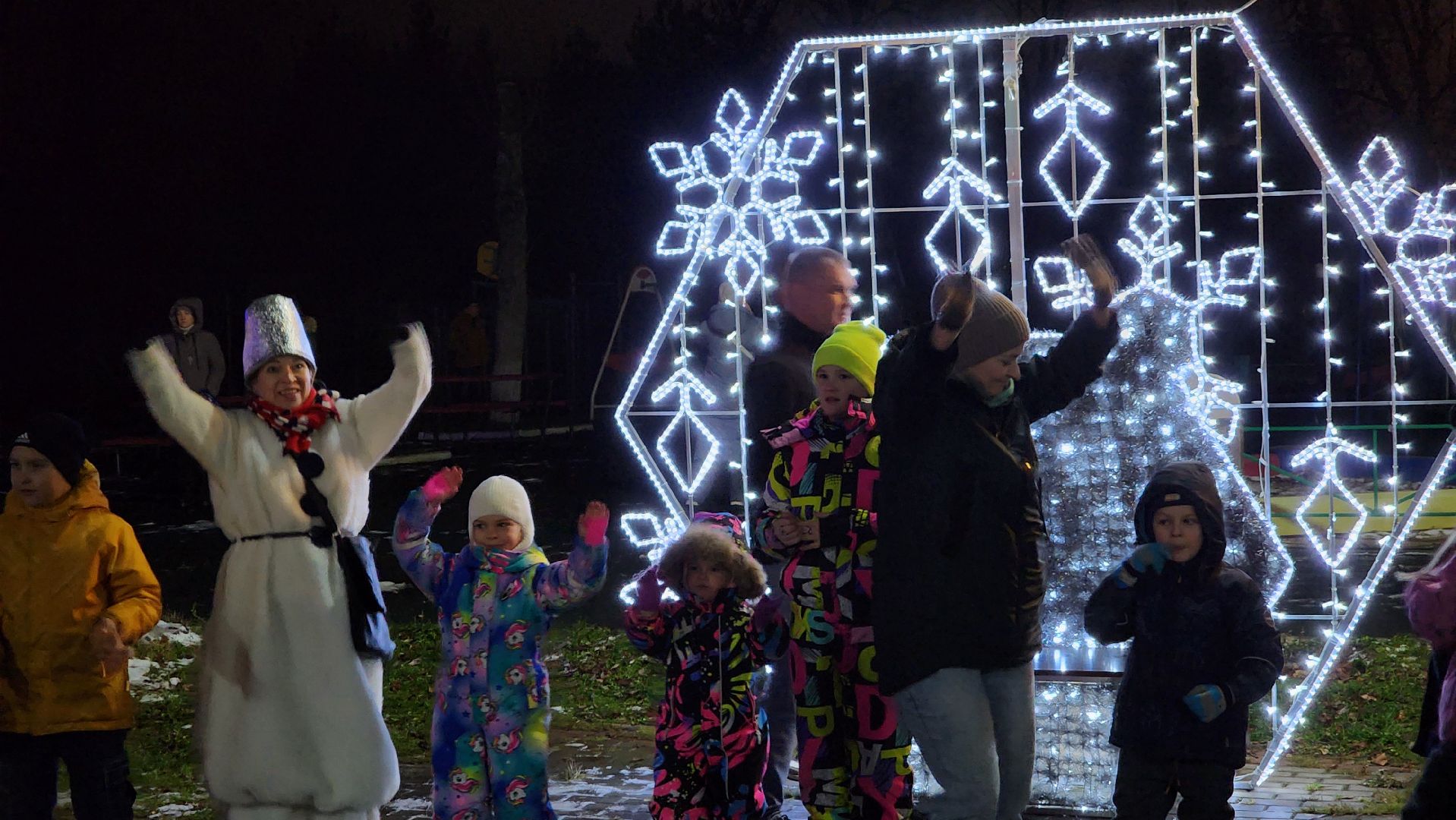 ступино, зима в подмосковье, зажжение огней на елке, вертикалки,