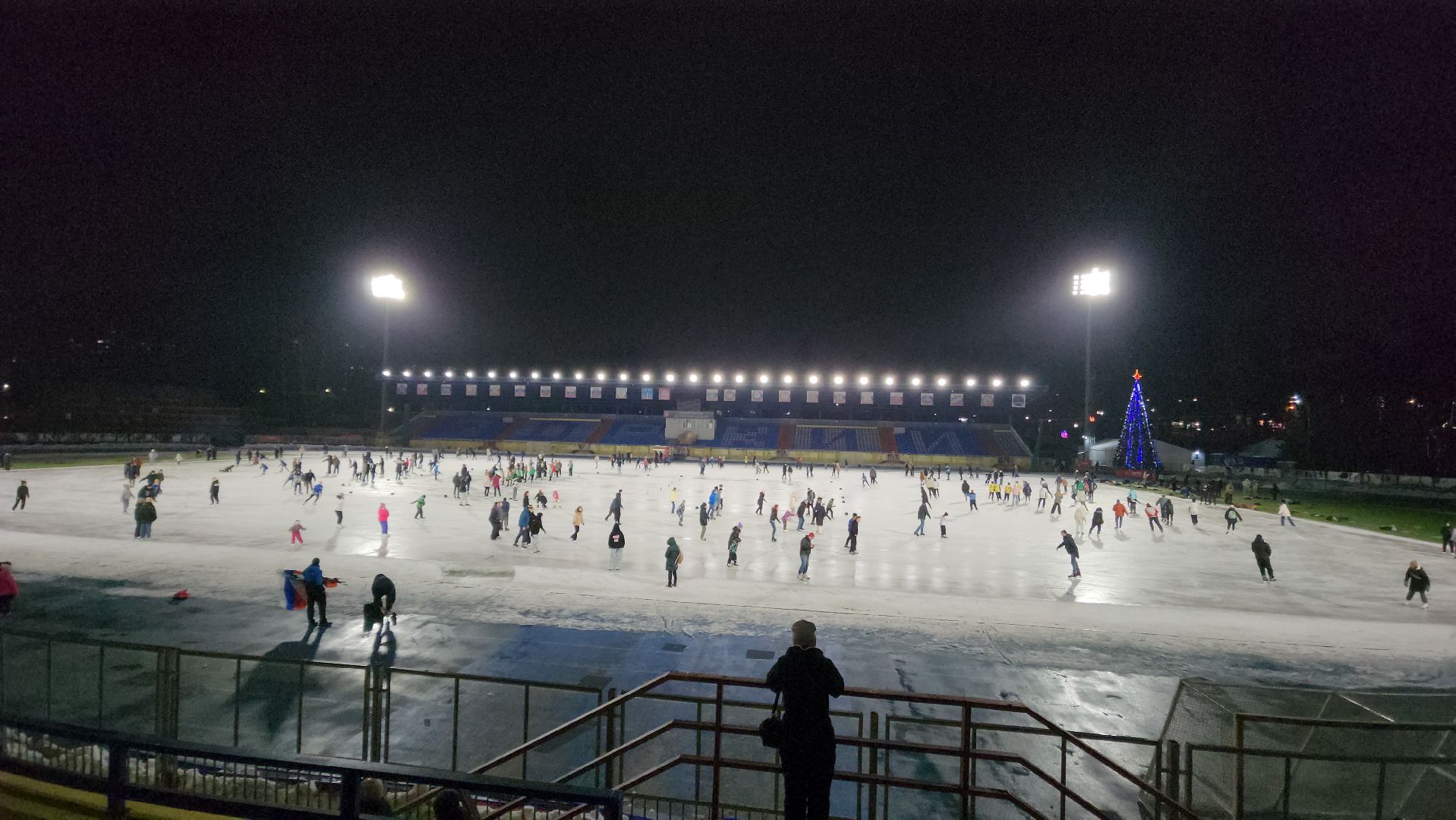 зима в подмосковье, красногорск, стадион зоркий, массовое катание,