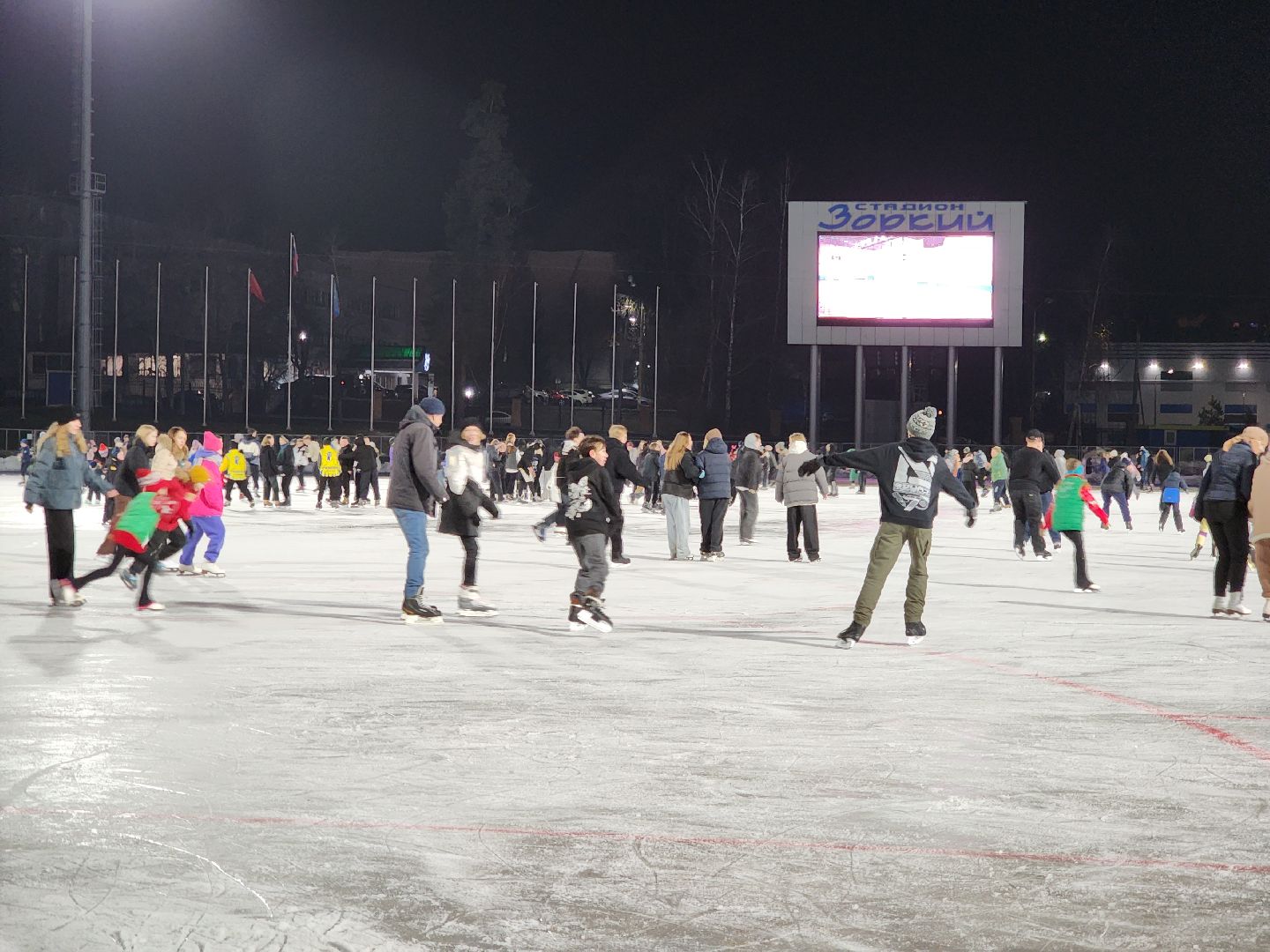 зима в подмосковье, красногорск, стадион зоркий, массовое катание,