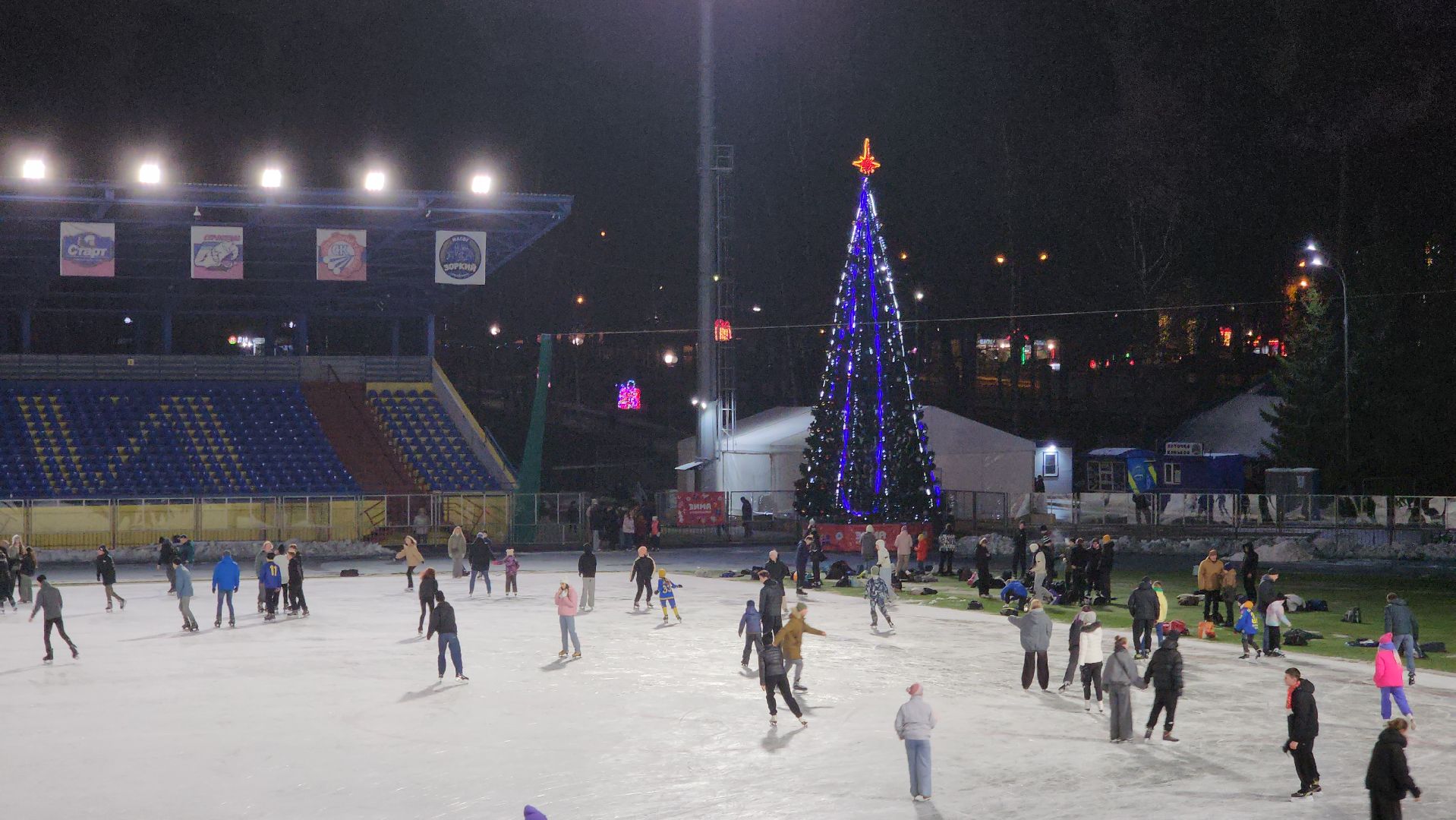 зима в подмосковье, красногорск, стадион зоркий, массовое катание,