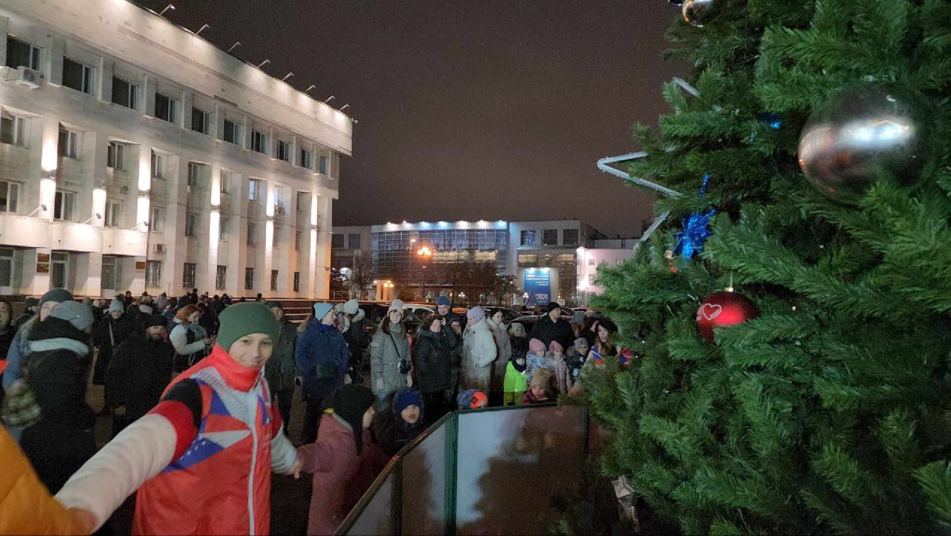 люберцы, глава городского округа люберцы владимир волков, новогодняя елка, каток, семья участника сво, зима в подмомсковье,