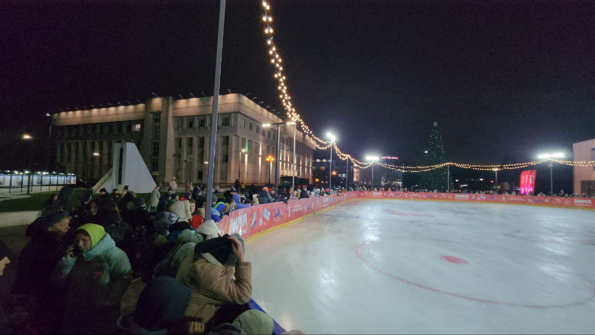 люберцы, глава городского округа люберцы владимир волков, новогодняя елка, каток, семья участника сво, зима в подмомсковье,