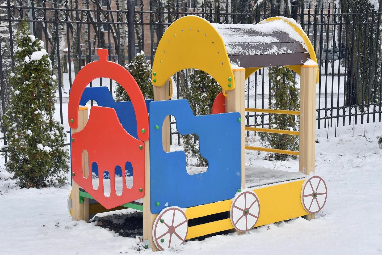 новое игровое оборудование, власиха школа попова, дошкольный корпус Поповки, Теремок школы Попова, МАФы для площадки,