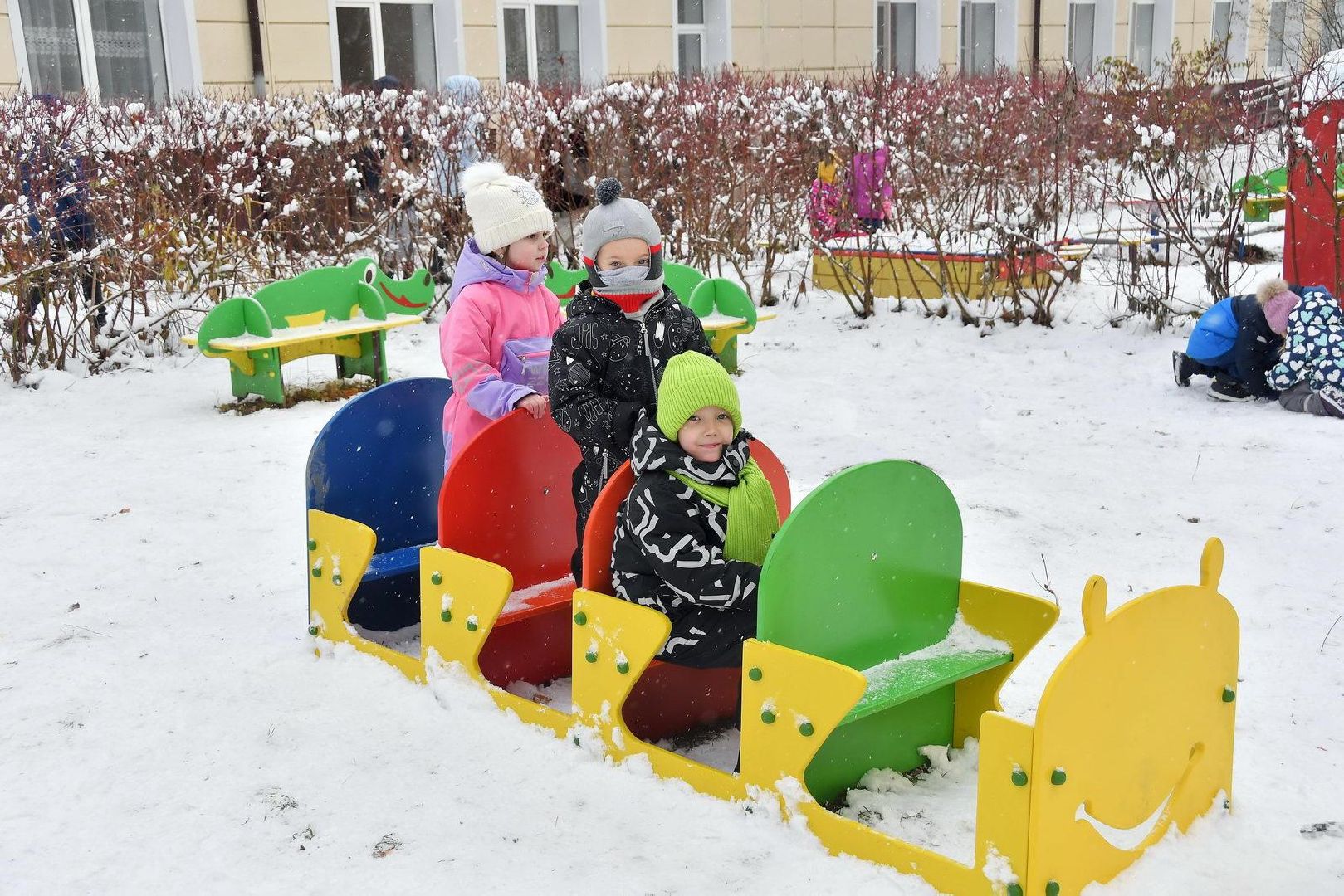 новое игровое оборудование, власиха школа попова, дошкольный корпус Поповки, Теремок школы Попова, МАФы для площадки,