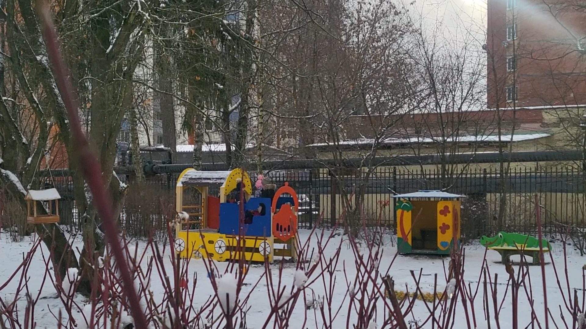 новое игровое оборудование, власиха школа попова, дошкольный корпус Поповки, Теремок школы Попова, МАФы для площадки,