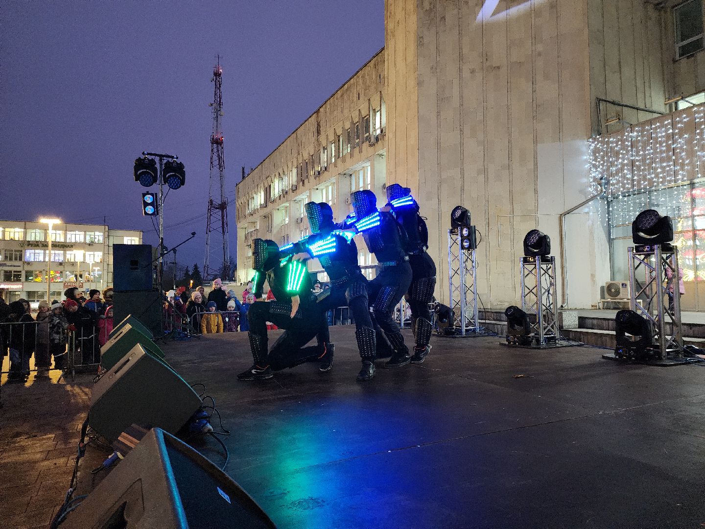 новогодняя елка, зажжение огней на елке, руза, новый год, зима в подмосковье, зима в рузе, рузский городской округ, вертикалки,