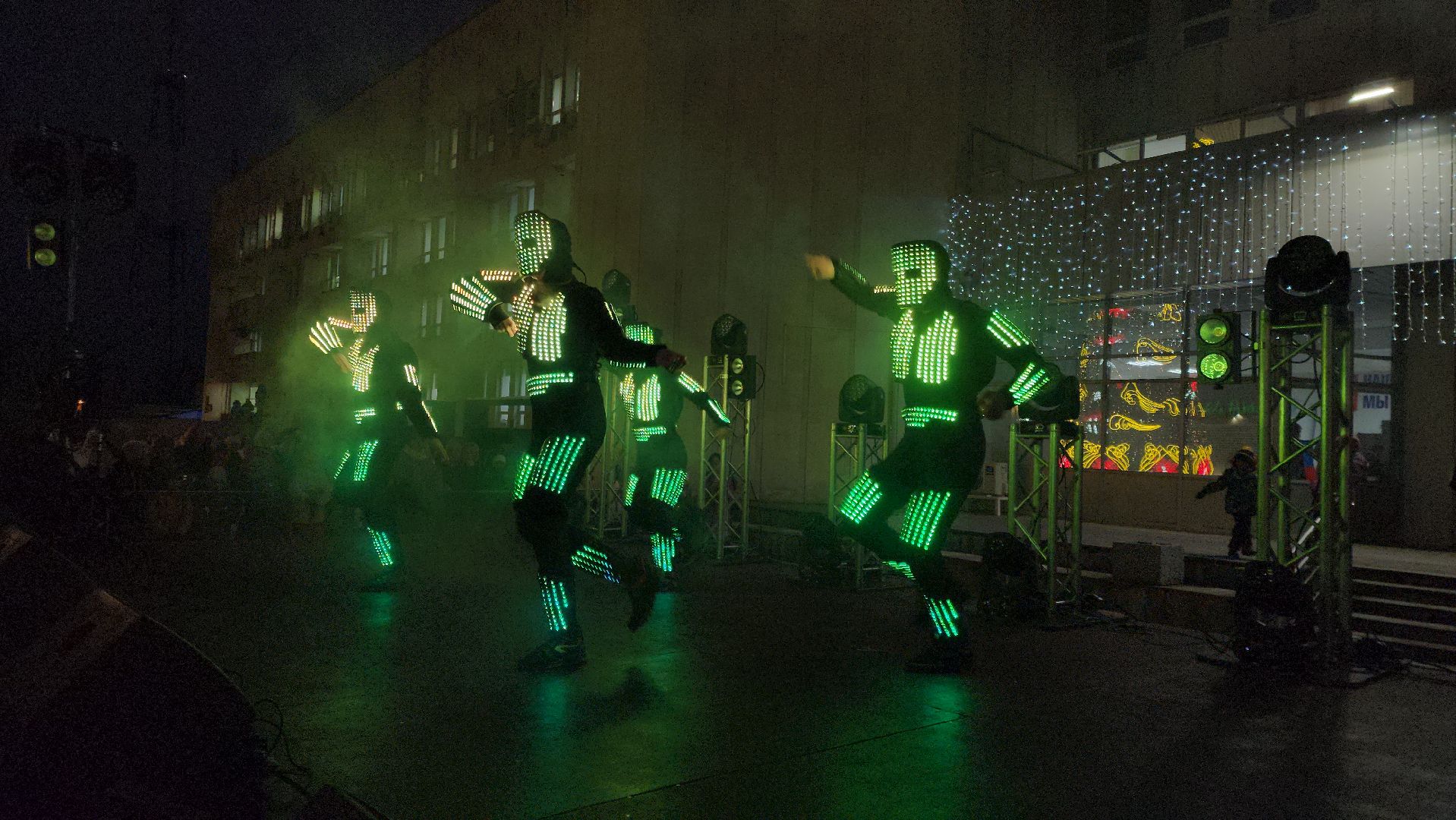 новогодняя елка, зажжение огней на елке, руза, новый год, зима в подмосковье, зима в рузе, рузский городской округ, вертикалки,