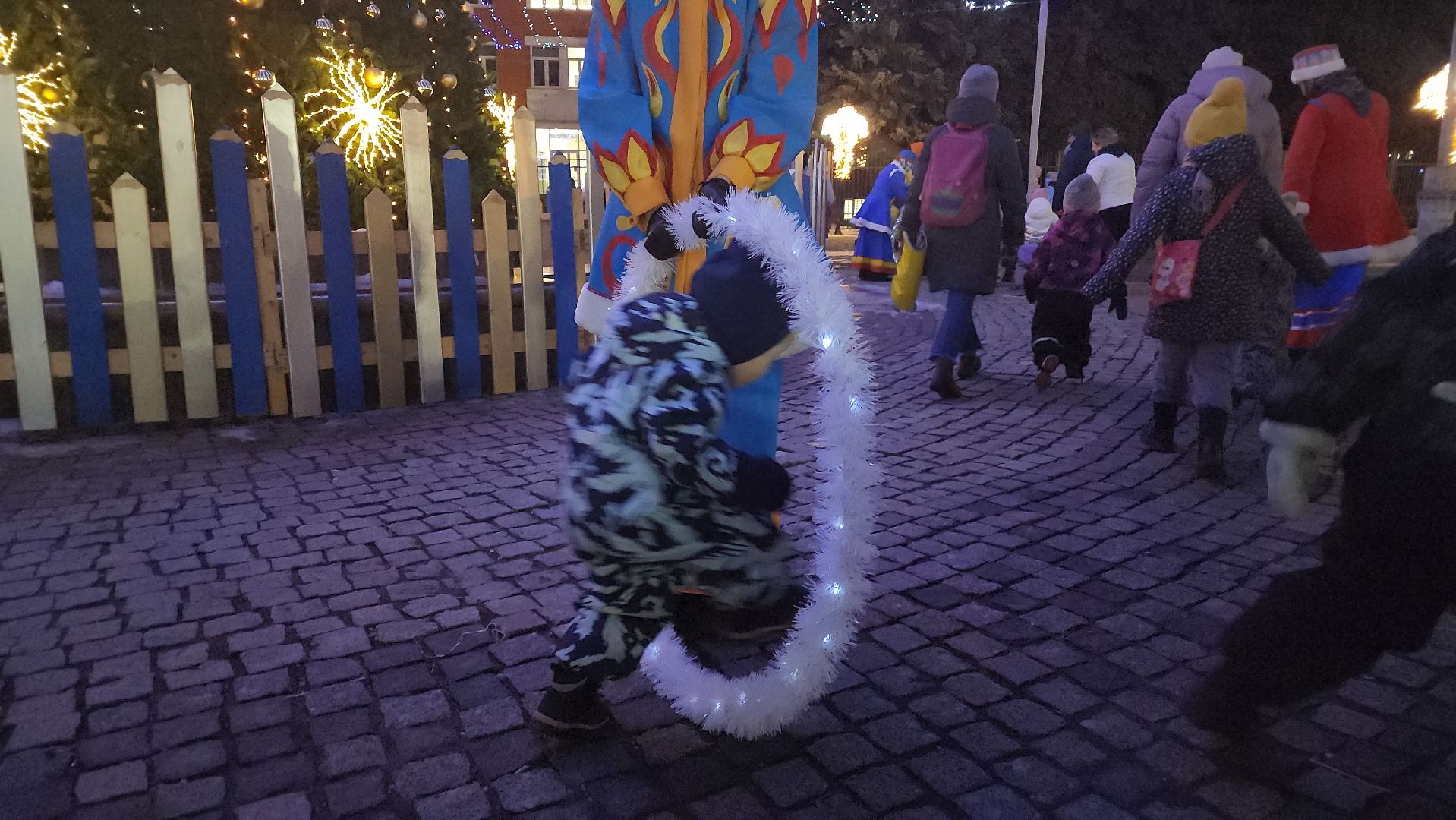 долгопрудный, Елки, церемония зажжения елок, дед мороз и снегурочка, вертикалки,