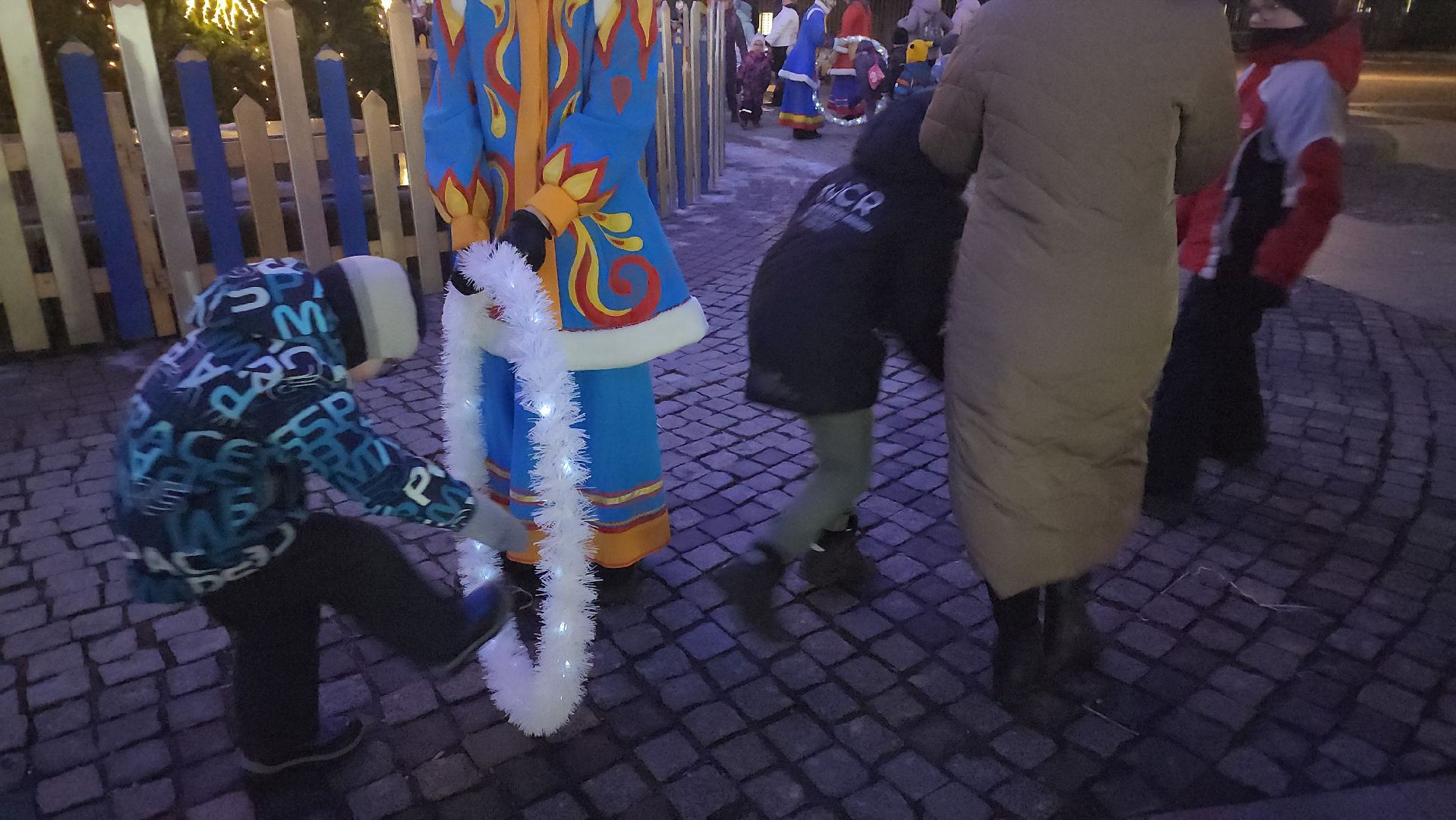 долгопрудный, Елки, церемония зажжения елок, дед мороз и снегурочка, вертикалки,