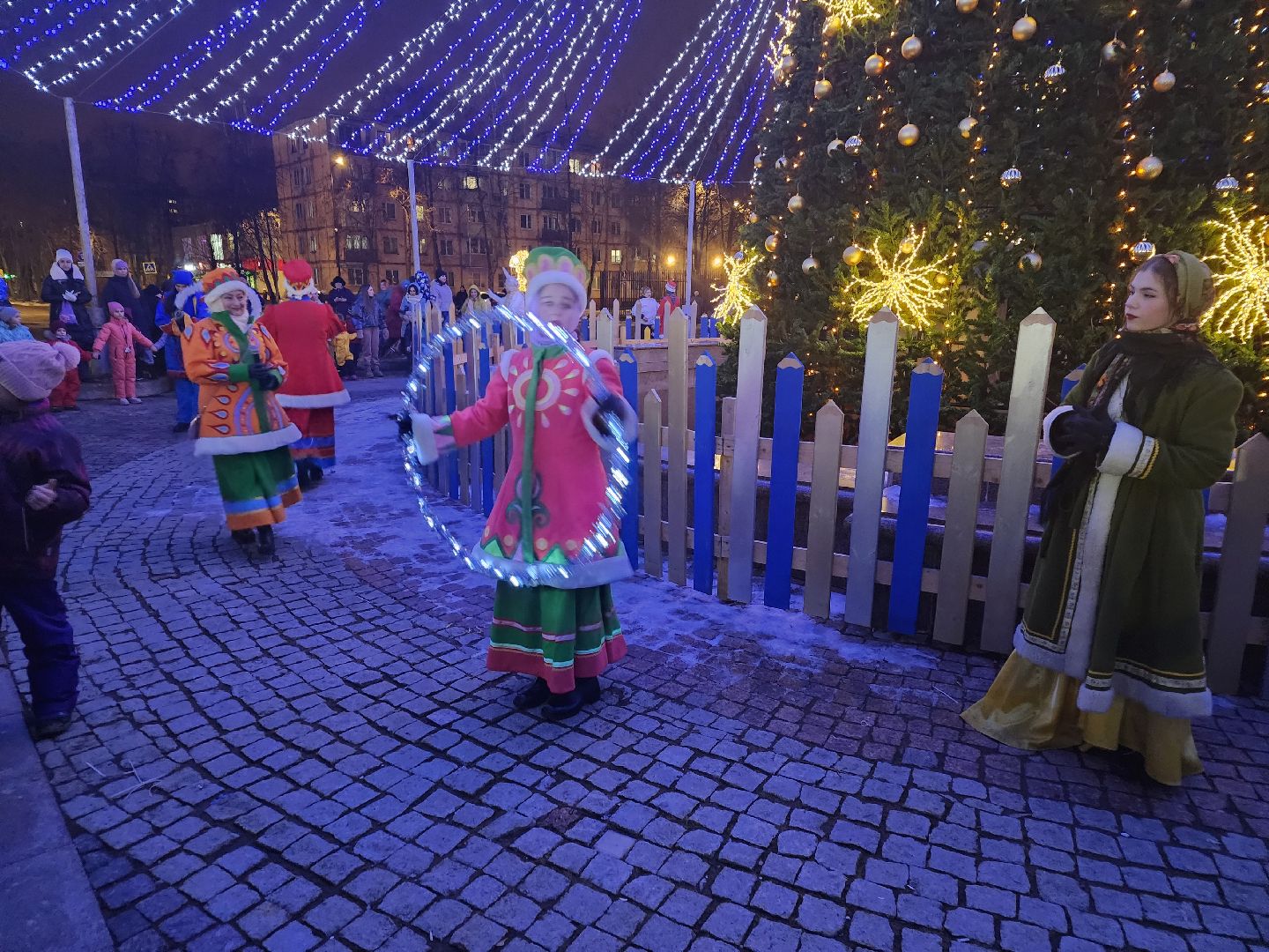долгопрудный, Елки, церемония зажжения елок, дед мороз и снегурочка, вертикалки,