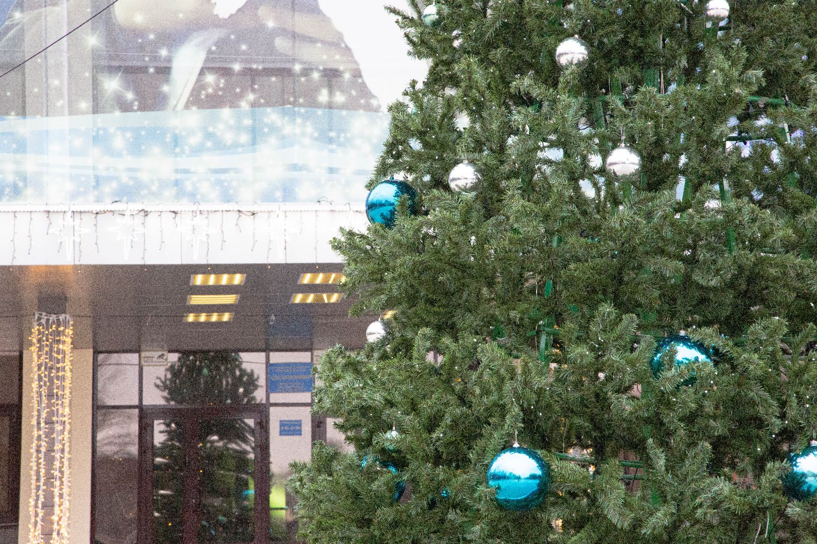 елка, площадь, зимний сезон, сказочные герои, дед мороз, вертикалки,