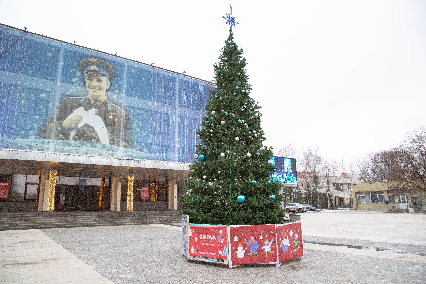 елка, площадь, зимний сезон, сказочные герои, дед мороз, вертикалки,