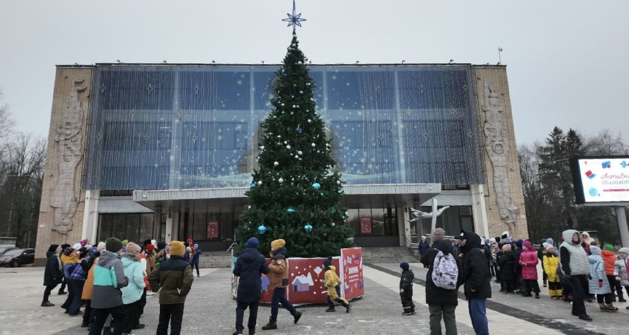 елка, площадь, зимний сезон, сказочные герои, дед мороз, вертикалки,