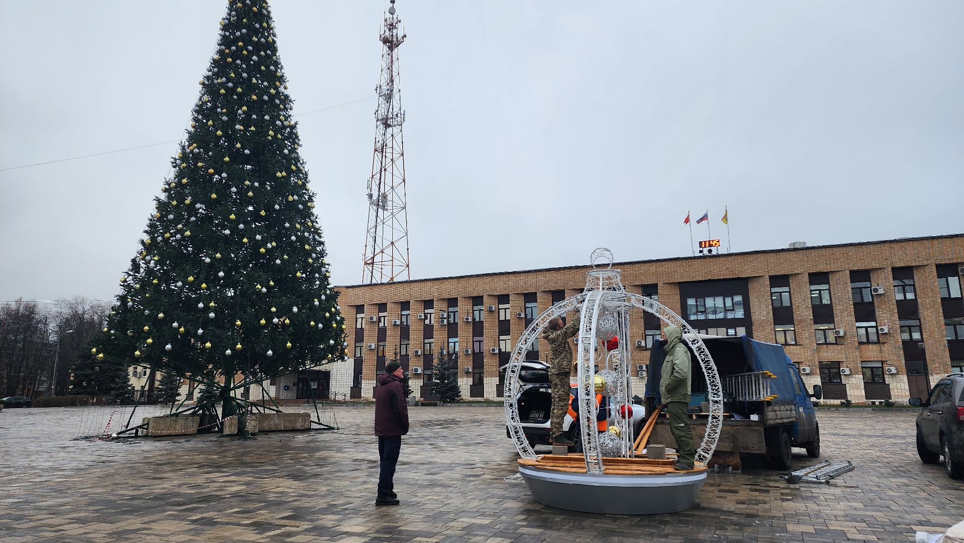 Домодедово, Подмосковье, зима в парках, зима в подмосковье, установка елки, главная елка, Центральная площадь, вертикалки,
