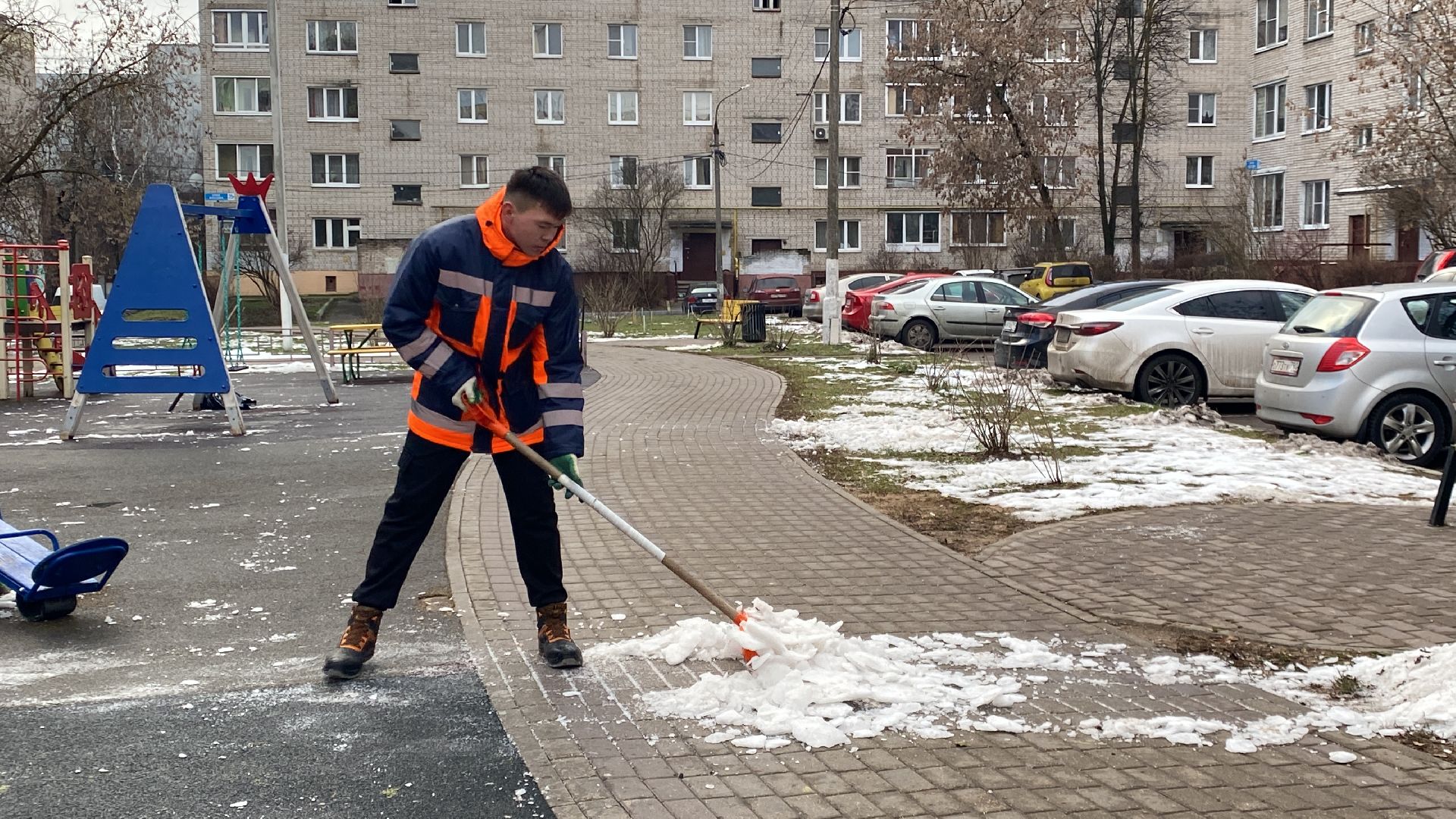 уборка двора, лед, Истра, детская площадка, вертикалки,