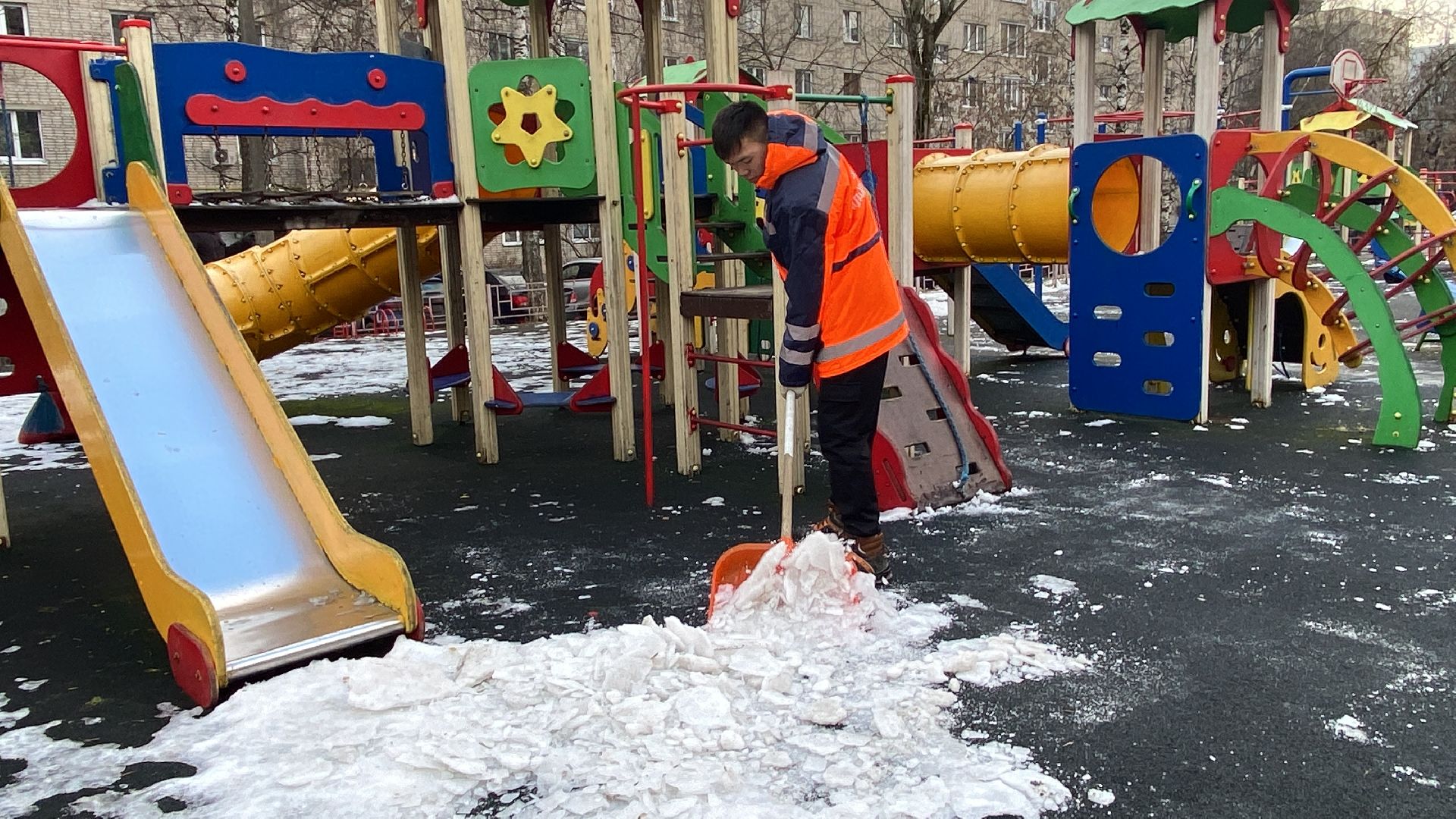уборка двора, лед, Истра, детская площадка, вертикалки,