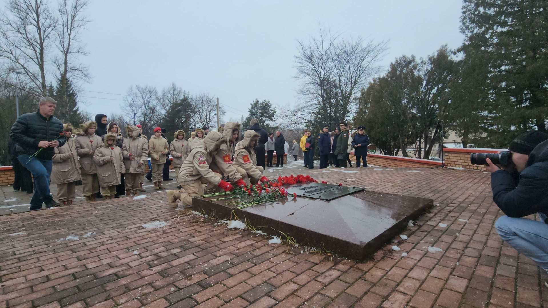 волоколамск, день неизвестного солдата, памятная дата, торжественное мероприятие, митинг, митинг памяти, вертикалки,