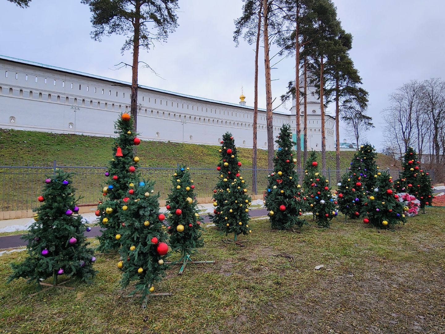 Украшение города, Зима, Елки, Истра, Новоиерусалимский монастырь, вертикалки,