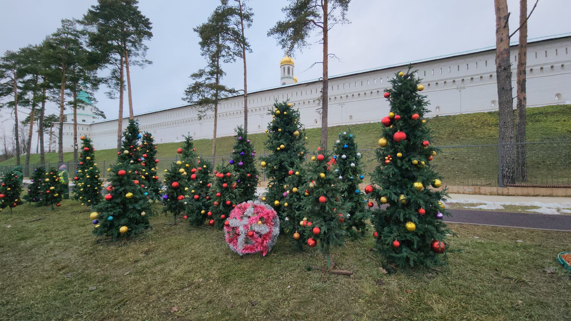 Украшение города, Зима, Елки, Истра, Новоиерусалимский монастырь, вертикалки,