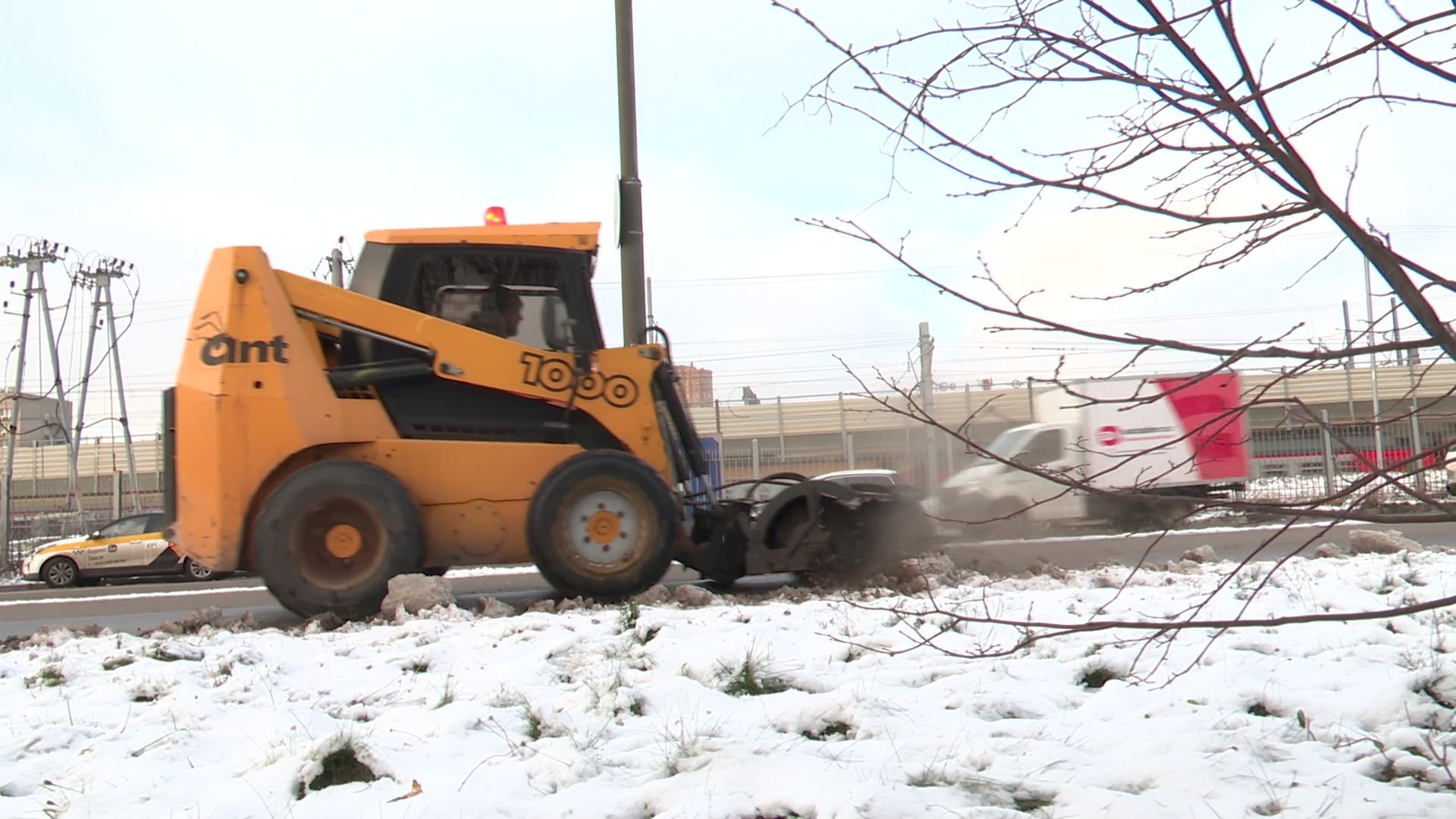 Реутов, вертикалки, ЖКХ, уборка города, песок, снег, трактор, навесное оборудование,