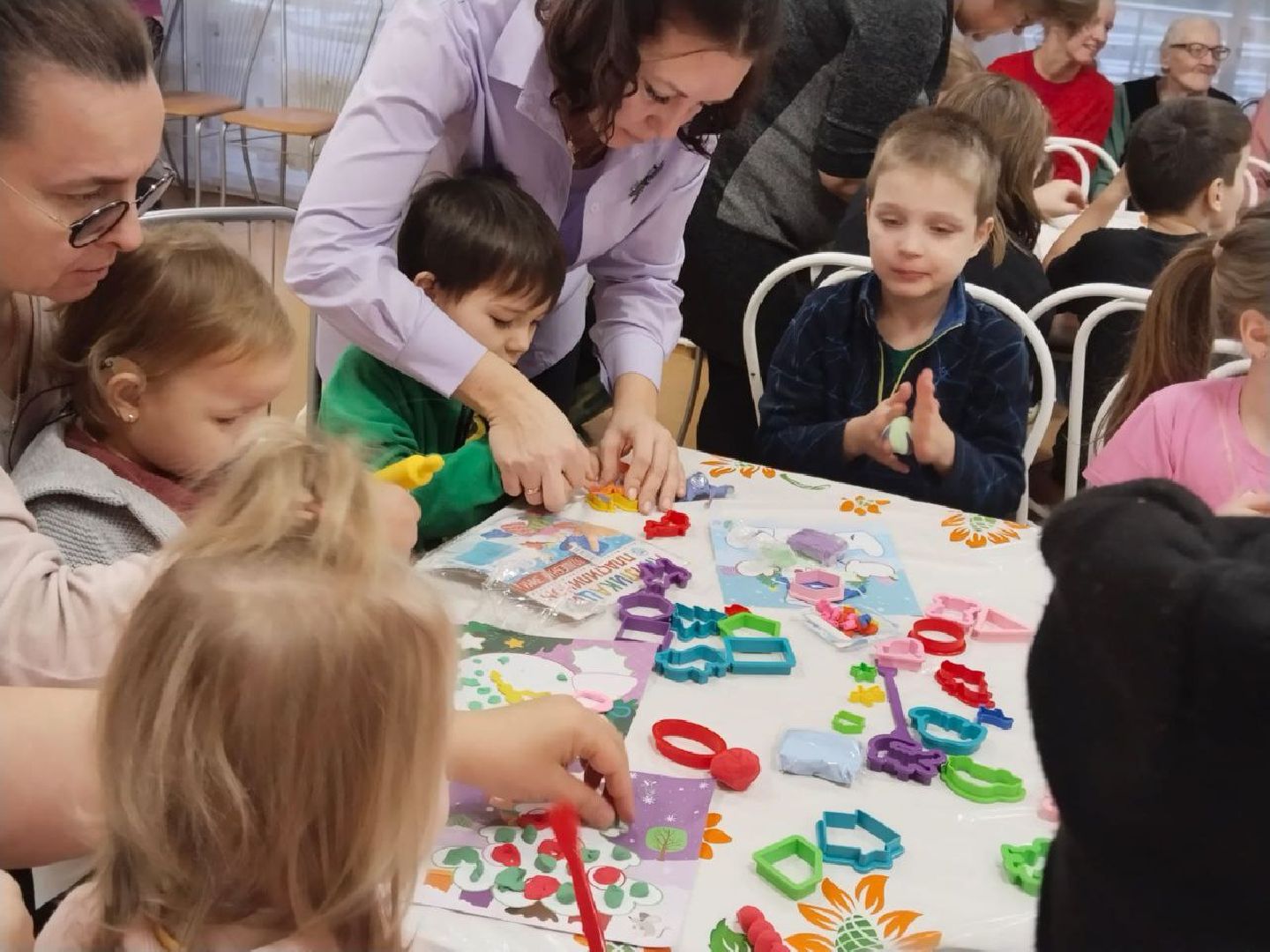 центр социального обслуживания, ивантеевка, день инвалида, праздник, дети с особенностями развития, музыка, пение, подарки,вертикалки,