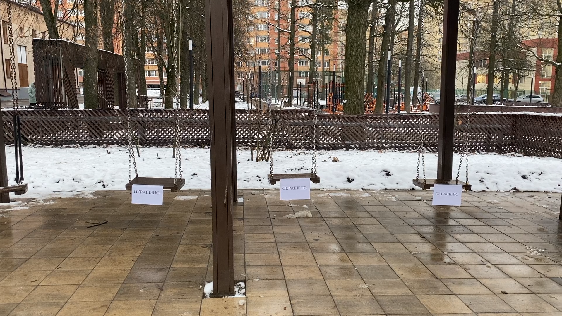 власиха благоустройство, площадь Дворца культуры, качели на цепях, МБУ ЖКХ и благоустройство, ремонт МАФ, вертикалка, вертикальное видео