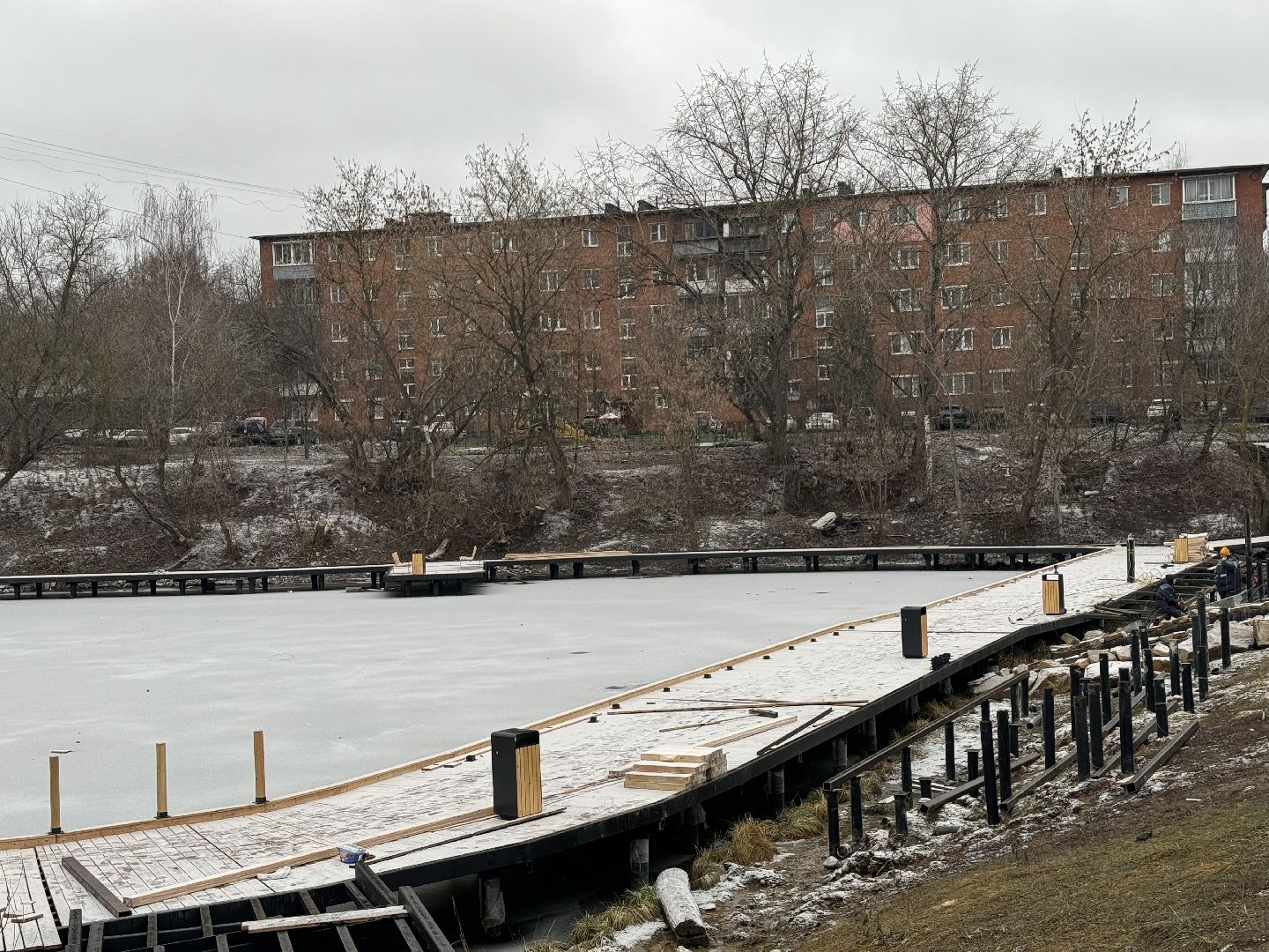 вертикалки, Благоустройство пруда, Тарычевский пруд, Девелоперская компания Брусника, Ревитализация малого тарычевского пруда, жк зеленые аллеи,