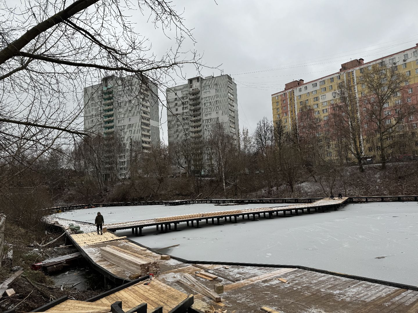 вертикалки, Благоустройство пруда, Тарычевский пруд, Девелоперская компания Брусника, Ревитализация малого тарычевского пруда, жк зеленые аллеи,