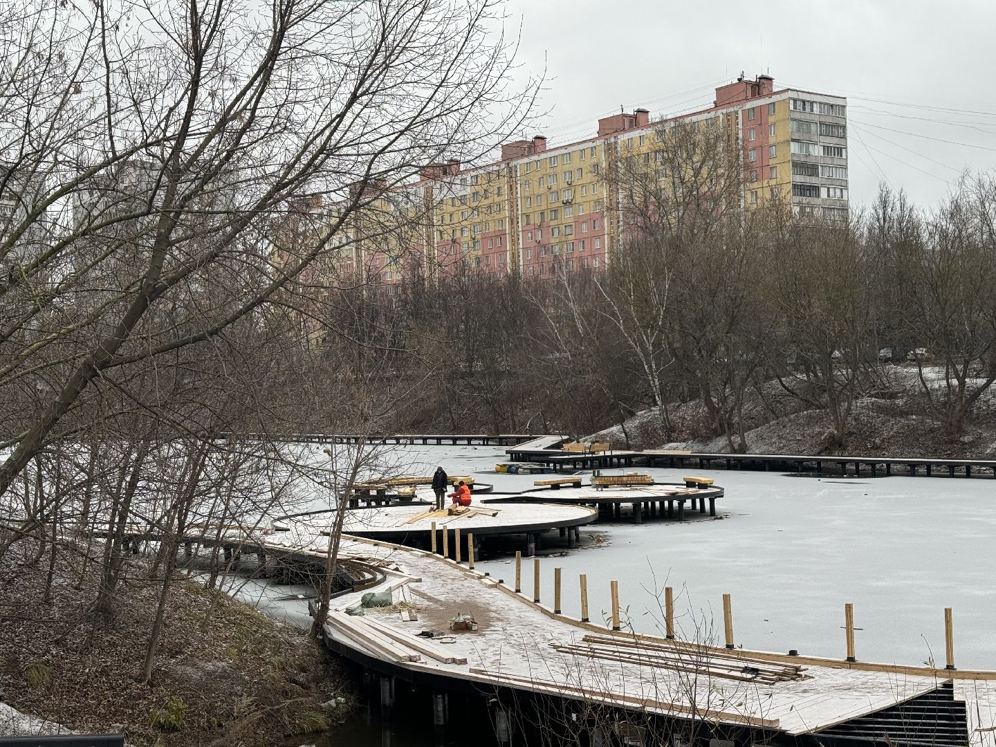 вертикалки, Благоустройство пруда, Тарычевский пруд, Девелоперская компания Брусника, Ревитализация малого тарычевского пруда, жк зеленые аллеи,