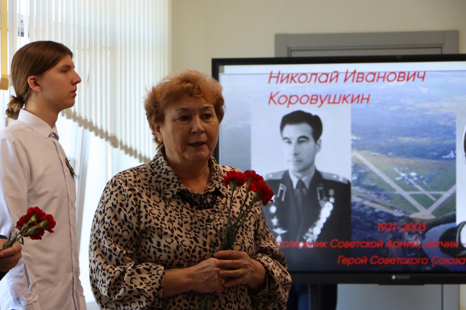 Парта Героя, летчик-испытатель Николай Иванович Коровушкин, Серебряные Пруды, Школа Чуйкова, вертикалки