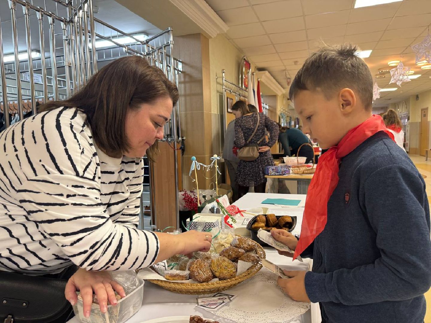 можайск, можайский городской округ, подмосковье, благотворительность, благотворительная ярмарка, сво, военнослужащие, поддержка бойцов, спецоперация, школьники, новогодние подарки, госпиталь,