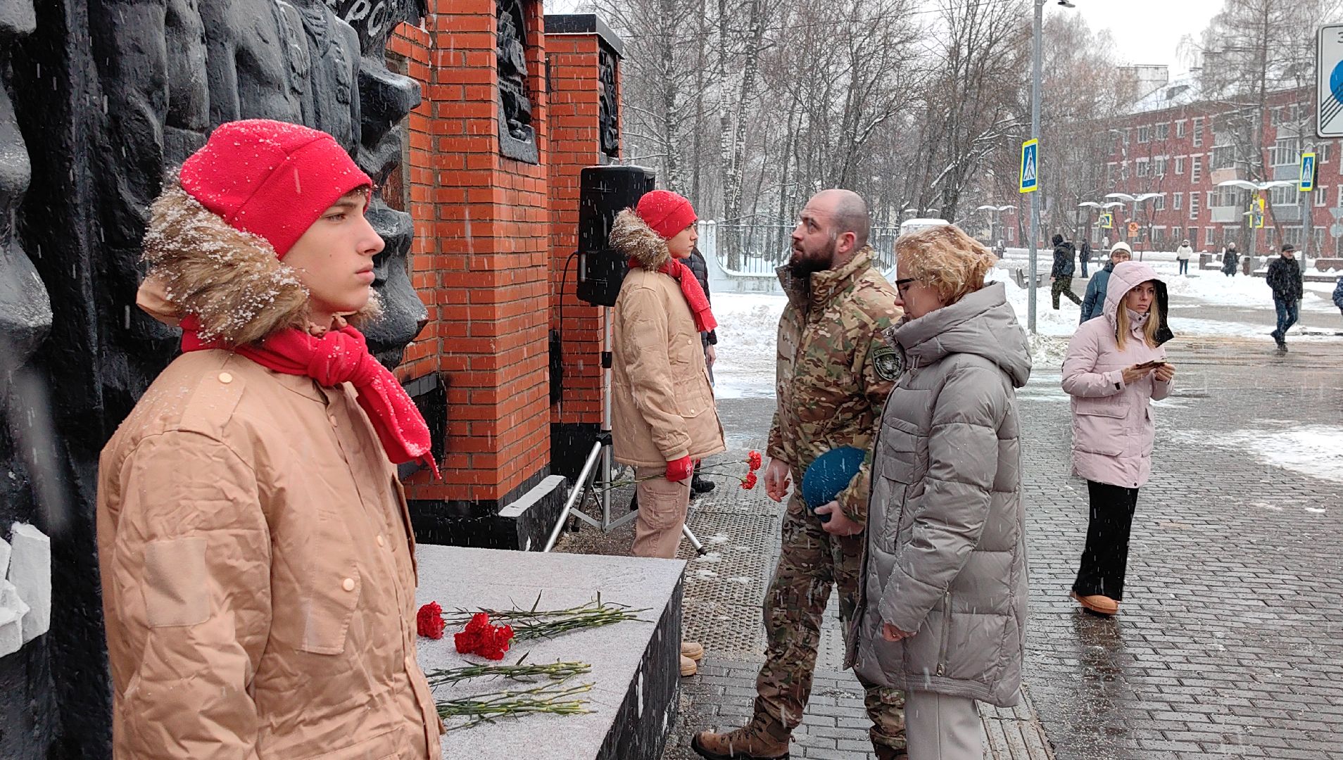 День Героев Отечества, монумент, возложение цветов, патриотизм,